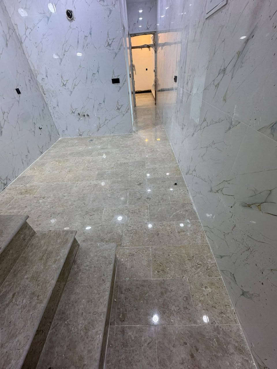 السلام عليكم
مستعدين لعمل تطبيك سيراميك للجدران بالمادة والارضيات والدروجة. 
للاستفسار مراسلة واتساب أو الاتصال على الرقم   ***********
