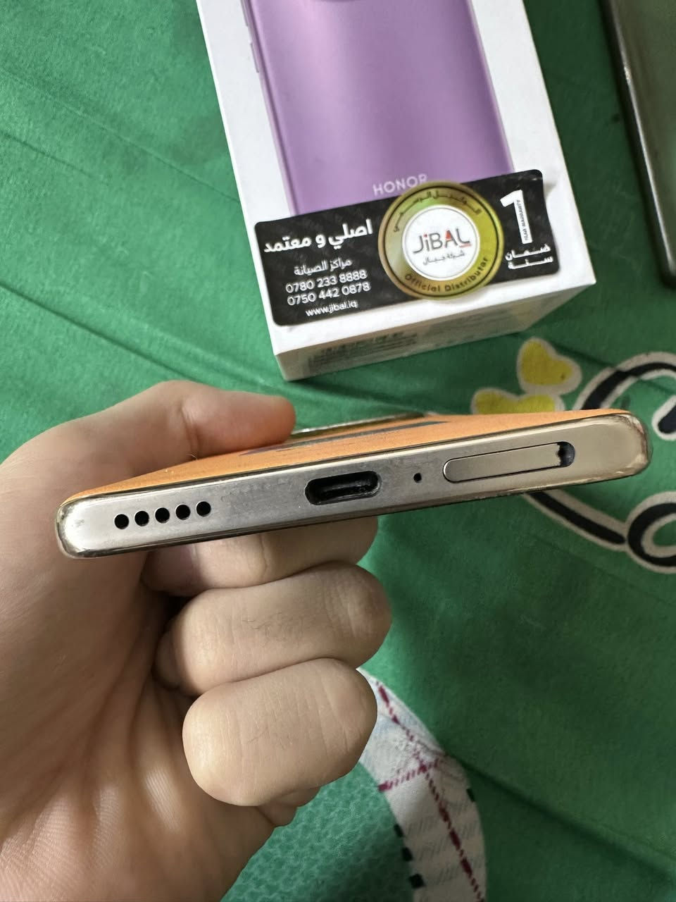 سلام عليكم جهاز هونر X9c جهاز نظيف كلش ذاكره 256 رام 12 لون برتقالي بعده ب ضمان مثل ما تشوف بعده ب ضمان مخلصان شاحنه و الكفر الأصلي وياه بعده ب لزگة الوكالة استعمال قليل مجرد تصفح بس بيت السيمكرت من جوه مضروب ف ما يأثر ابداً جهاز كلش حلو ظهره جلد سعره 330 و بي مجال مكاني بغداد المدينة رقمي ***********
