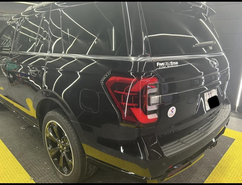 السلام عليكم
فورد اكسبديشن 2024 limited stealth 

وارد امريكي حادث امامي 

صبغ جاملغين وبنيد وبيها الروس مال شاصي بيهن تعديل وصبغ فقط روس الشاصي 

العربانه والحدادية بلاد مملعوب بيهن وشرط الفحص يعني الميزانية موس السيارة شاصيها سليم الروس مال الشاصي فقط قاعده للبدنه 

جاملغ السايق البلادي موجود عندي بي ضربات صغار اثنين موضحه بصور الحادث 

مكينة السيارة 3.5 توين تيربو 

ماشية 14 الف بعدها زيرو 

مواصفات السيارة فول 

بصمه تشغيل 

رادار امامي تفاعلي 

تحديد مسار 

رادارات جانبية 

ويل كب حجم 22 مميز 

كامرات 360 (4) كامرات

حساسات امامية وخلفية

4 ابواب بصمة

صندوق كهرباء 

كشنات جلد مطرز احمر 

شاشة حجم الكبير 

تدفئه تبريد كشنات امامية 

تدفئه كشنات خلفية

جميع الكشنات كهرباء 

عدادات دجتل 

دوسات كهرباء

ستيرن كهرباء

ميموري 3 وضعيات 

سقف بانوراما 

كشنات vip منفصل 

جميع الجامات اوتو 

لايت led 

بك لايت led

وبقية المواصفات المعروفة 

سعر السيارة 335 ورقة وبيها مجال 

للاستفسار الاتصال على الرقم او واتساب 

***********
