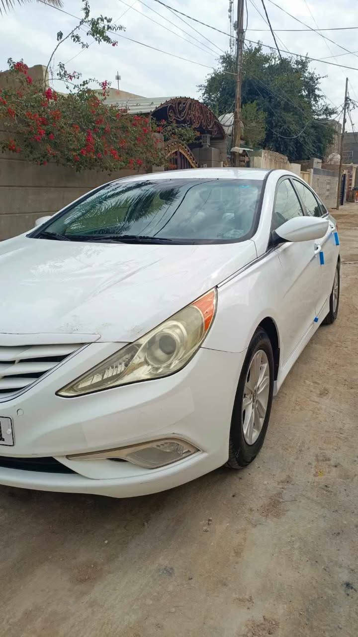 السلام عليكم 
سوناتا امريكي ٢٠١٤
محرك gdi 2400
باسمي رقم دولي جديد سنويه ل2030
السياره بيها قطعتين صبغ جاملغ خلفي وباب الصدر بدون تبديل ليبل واحد
حداديه جديده تبريد ثلج تخم تاير جديد
مكاني ديوانيه
السعر ١١٢ وبيها مجال بسيط
للاستفسار ***********
