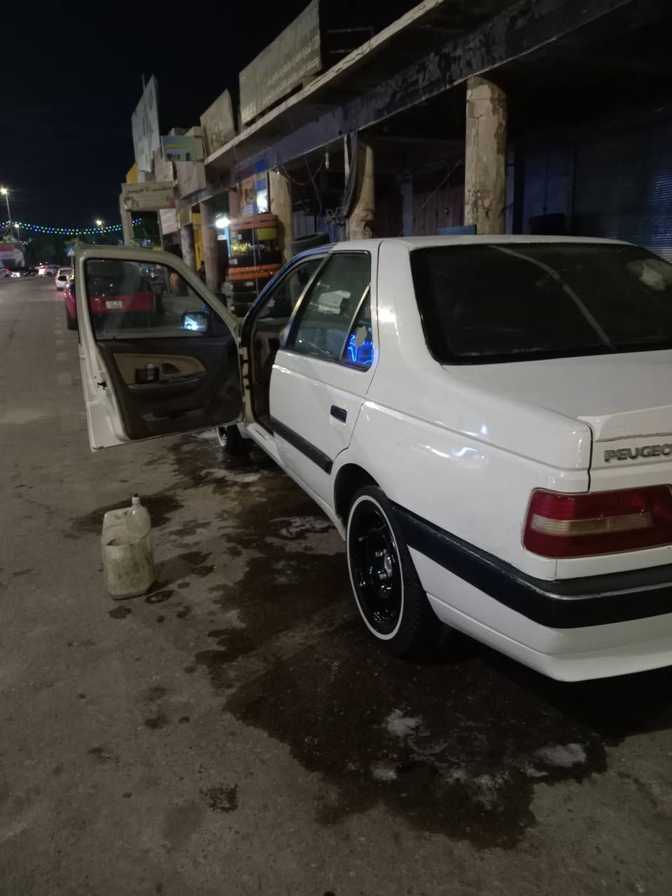 السلام عليكم سياره بيجو 405 موديل 2012 رقم الجديد السنويه الحد 29 جاهزه من كلشي تبريد تدفئ مكينه خير من الله كل تبخر ودخان ماكو كير خير من الله صدر أمامي خلفي جاهز سياره بيه منضومه غاز سياره بسمي تحويل ثاني يوم تخم تاير ويل صبغ جديد السعر 40 اتصل على هذا الرقم *********** وبيك خير وتدلل.
