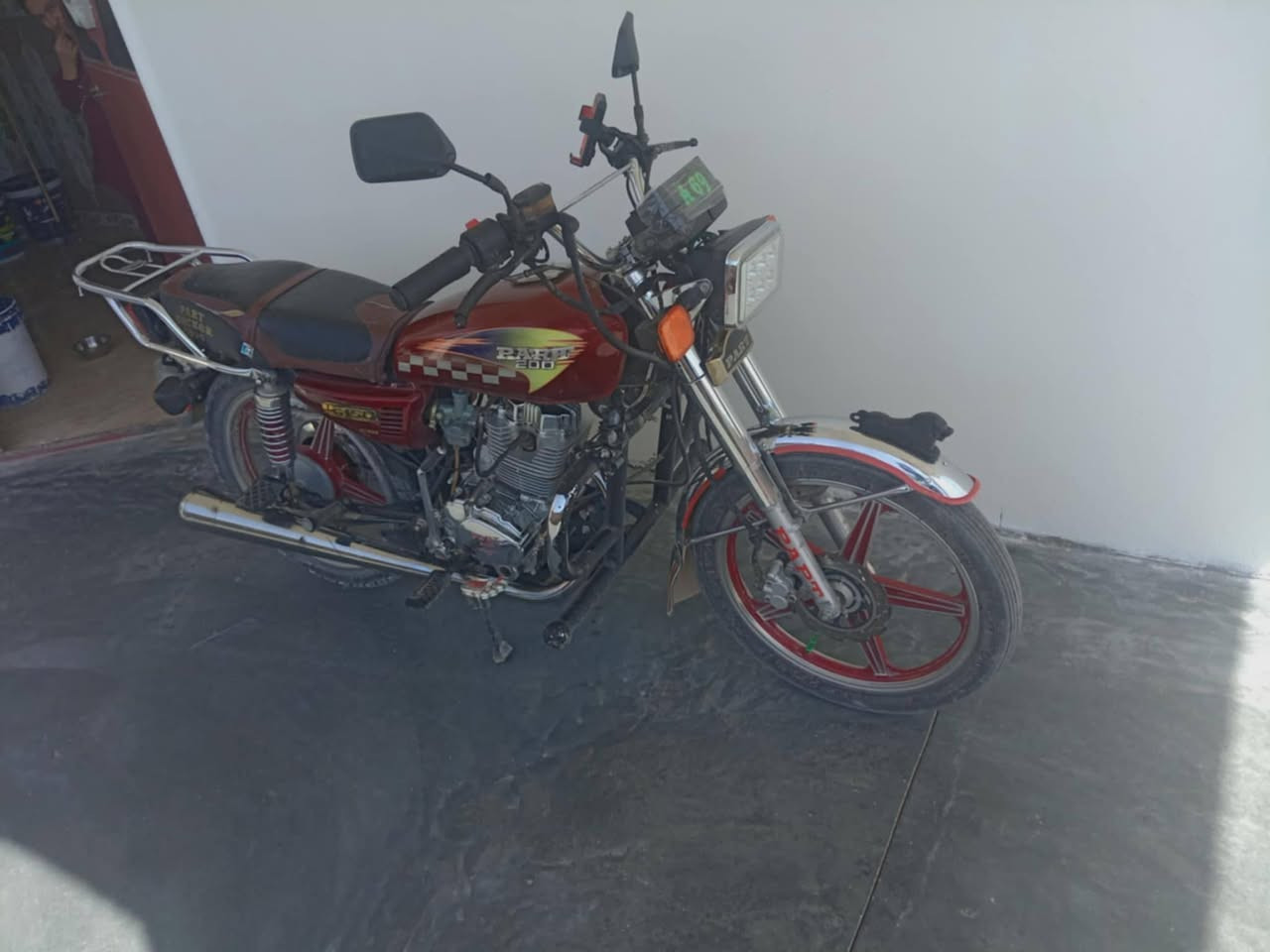 السلام عليكم موطور للبيع عقاد سوري محرك 200موديل 2020 بيه اوراق تصال عله ارقم ***********
