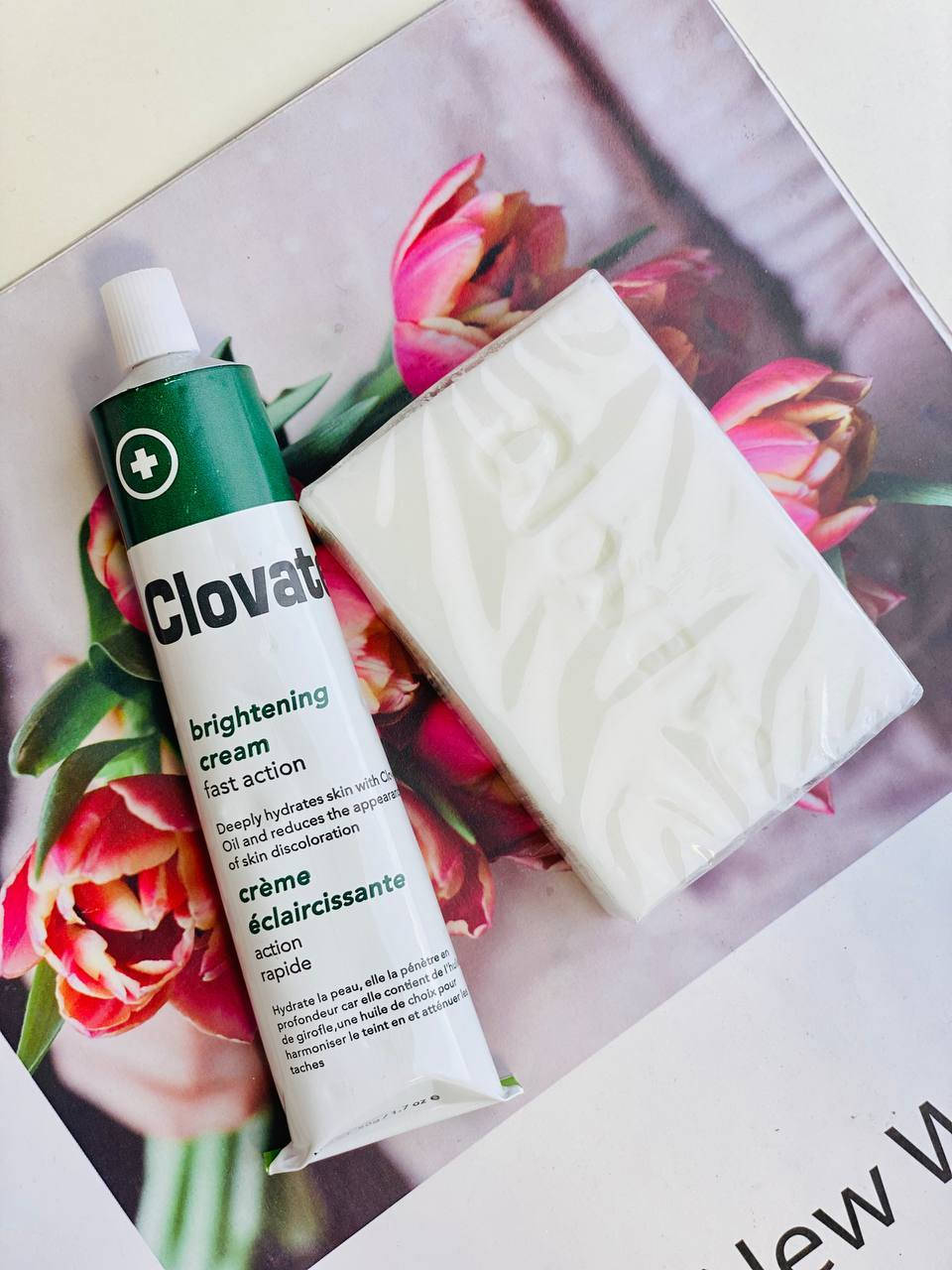 مجموعة كلوفيت الخاصة للتصبغات القوية 
كريم Clovate أو المعروف بـ عصارة كلوفايت 
لتفتيح البشرة ونضارتها 

هو كريم تفتيح وتوحيد لون البشرة بتركيبة مميزة تساعد على تقليل التصبغات، النمش، الكلف، وآثار الحبوب
. يعمل على منح البشرة إشراقة ونضارة طبيعية مع ترطيب عميق.الاصلي ✅

فوائد عصارة كلوفايت
1. تفتيح البشرة 
تساعد على تقليل البقع الداكنة وتوحيد لون البشرة، فتظهر أفتح وأكثر إشراقة.
 2. إزالة التصبغات والكلف 
فعّالة في تخفيف الكلف الناتج عن الحمل أو التعرض للشمس، والتصبغات العنيدة.
 3. علاج النمش وآثار الحبوب 
تقلل من مظهر النمش وتساعد على تخفيف آثار الحبوب والندبات البسيطة.
 4. ترطيب البشرة 
تحتوي على مكونات مرطبة تحافظ على نعومة البشرة وتحميها من الجفاف.
 5. منح البشرة إشراقة ونضارة 
تجعل البشرة أكثر صفاء وحيوية، وتعطيها مظهراً مشرقاً.
 6. مكافحة بهتان البشرة 
تساعد على استعادة النعومة واللمعان الطبيعي للبشرة المتعبة أو الباهتة

💎 المميزات
 • تركيبة فعّالة وسريعة الامتصاص.
 • مناسب لمختلف أنواع البشرة.
 • يمكن استخدامه للوجه والمناطق الداكنة مثل الركب والأكواع

يوجد توصيل لجميع محافظات العراق ٤ الاف فقط


**إذا كنت صاحب هذا الإعلان وتريد حذفه لأي سبب، رجاءا أرسل رسالة إلى الدعم الفني**