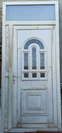 باب بلاستك • متوسخ • مستعمل