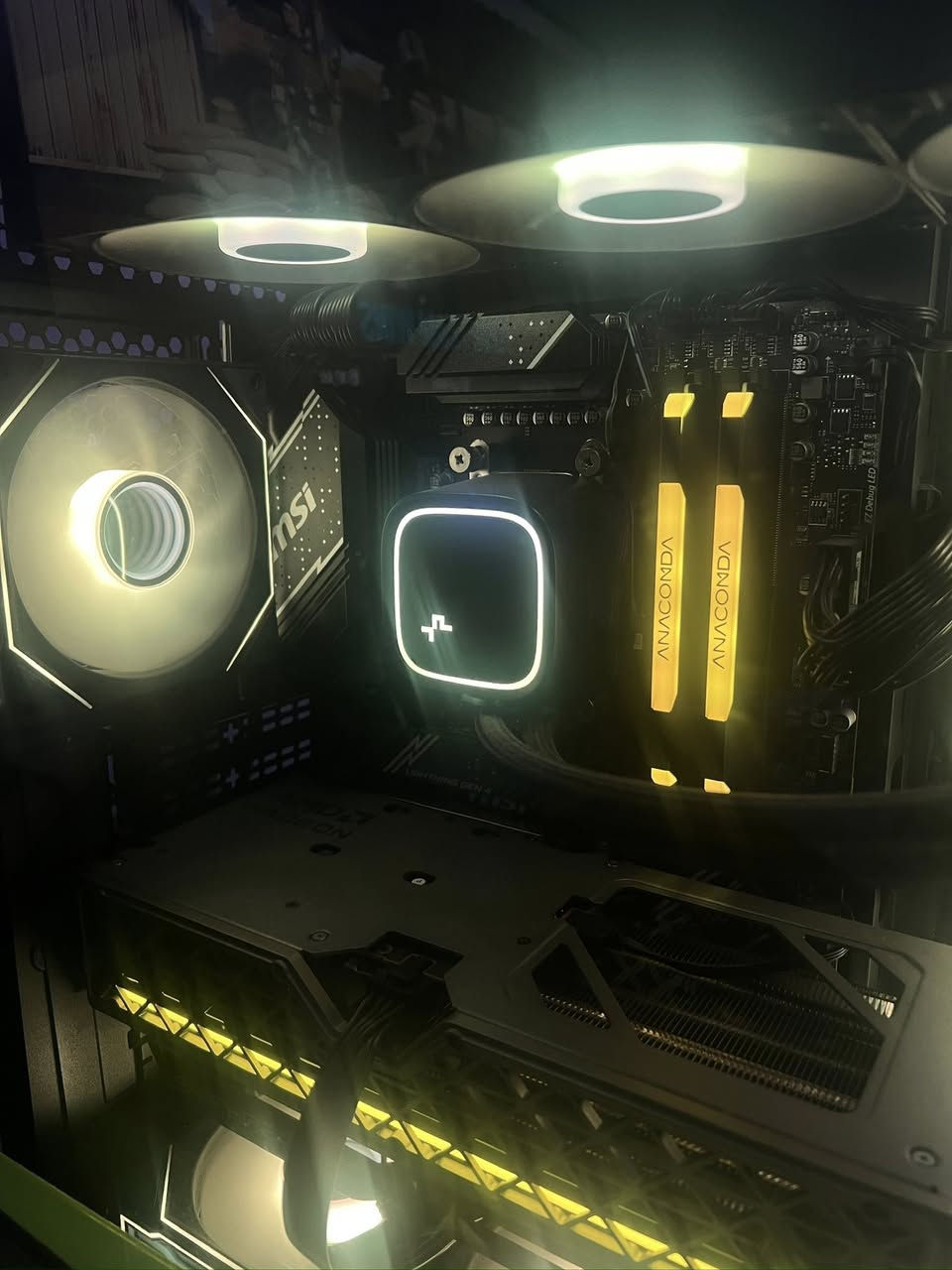 Rx 9060xt 16gb
Ryzen 5 7600
Ddr5 32gb 6000mhz
Power supply 750w thermal right
M.b b650 msi wifi plus 
Liquid cooler le720
7fans 
M.t 1tera
الماوس اتاك شارك x11
كيبورد x82 pro he
Ktc شاشة٢٠٠ هرتز. Ips panel
نظافة 99% واستخدام قليل شهرين فقط 
للتواصل واتساب 
*********** 
(كيس  وية محتوياته ماوس وكيبورد. وشاشة وups هدية)  
السعر 2,350 وبيها مجال قوي للطيبين
