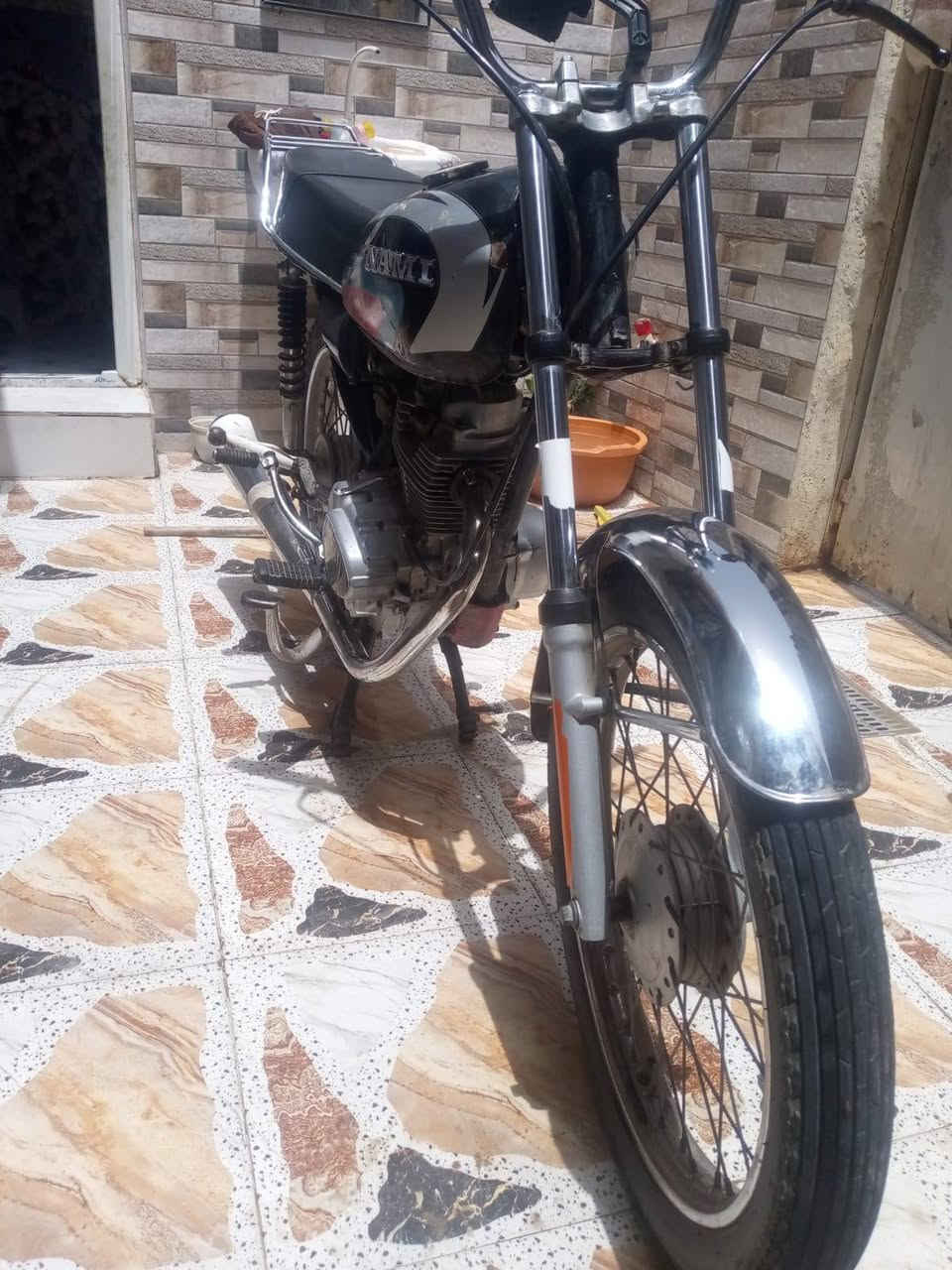 دراجه للبيع كلك أكفلها عشاير اليعر350 وبيها مجال بصيط  المكان ناصريه الزديناويه متواجد ‭0788 963 7184‬ بي واتساب
