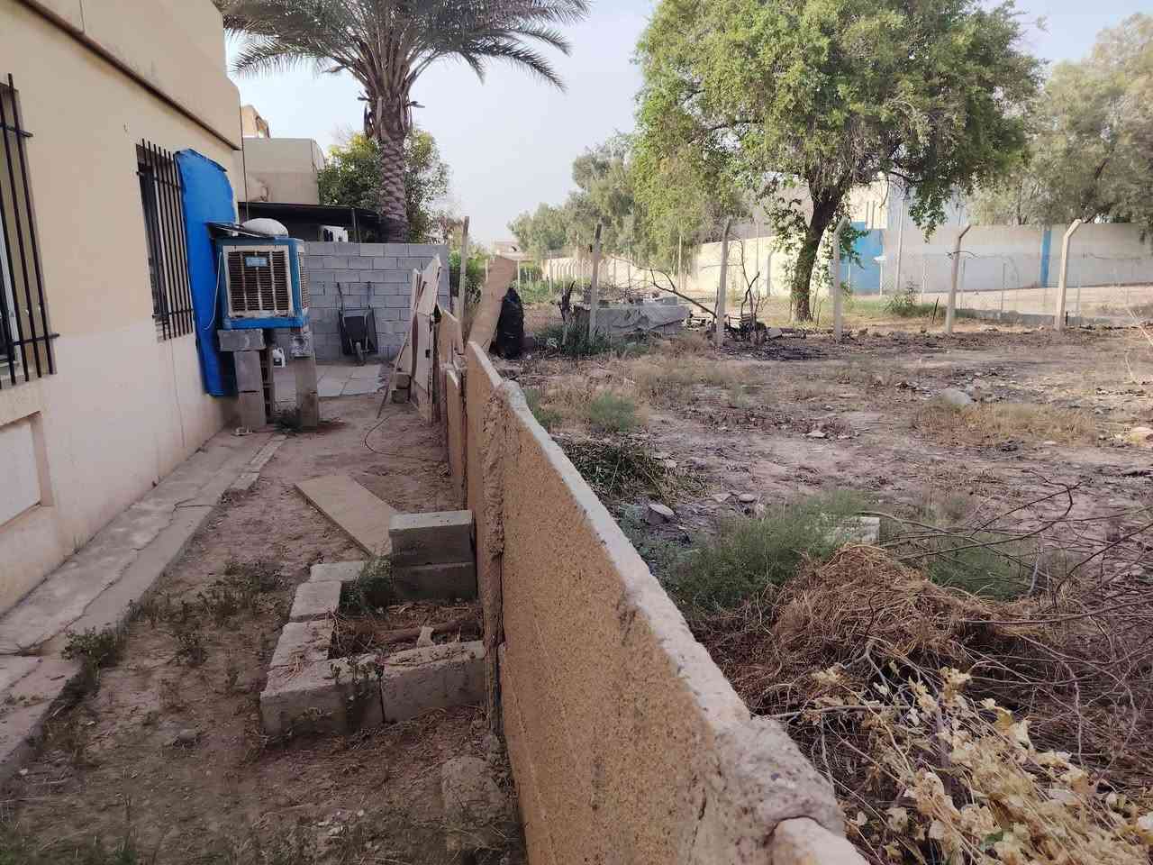 دار للبيع مساحه 400 متر مع فضله 225 متر دوميز حي الضباط
للاستفسار الاتصال على الرقم ***********
