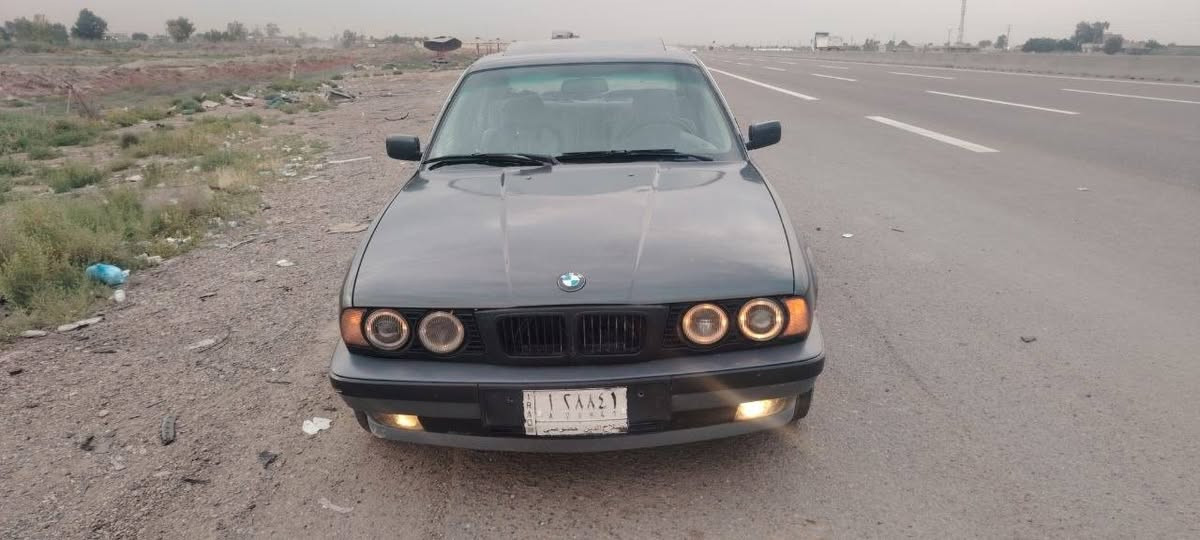 بيئم ٥٢٥ رقم صلاح دين سنويه ٢٧ تحويل مباشر ثاني يوم صبغ جماليه لا ضربه ولا معجون كير ومكينه كفاله اكسل كفاله تبريد شغال سلايت طكتين شغال سياره جاهزه وترايك وين متريد بيه نواقص بسيطه دواخل جديده كله بطاين وكشنات وتكم  وياله ٤ خليه بس اني شاد سبير لان بنجرت وما سويته  مكانه لطيفيه جسر سابه قرب سيطره مالكي سعر ٣٦ وبيه مجال ***********
