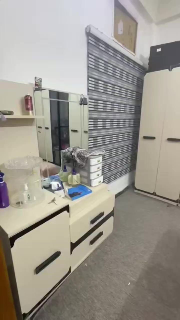 غرفة تركي استخدام شهر فقط للبيع العنوان البصرة الجمهوريه ***********
