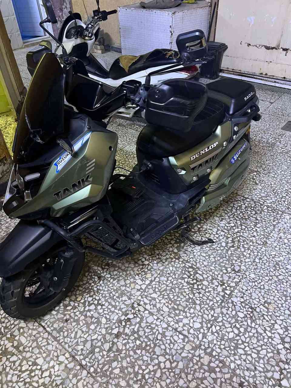 سلام عليكم
دراجه شحن نوع اباجي 

باتريات 6 الدبل (مسطره) 

دراجه بعدها  جديده 

ملفها 3000

تمشيك بل شحنه الوحده 65km

مواصفتها 

اشاير 

ونضام الرجوع الى الخلف R

نضام ال  P

لايت علي ناصي 

اربع سرعات 

سرعتها الحقيقيه 90

***********
‌
تشغيل عن بعد، سويج، 

700بيه مجال

الاستفسار 
مكانها بغداد حي البتول أو حي الرئاسه شارع 15
