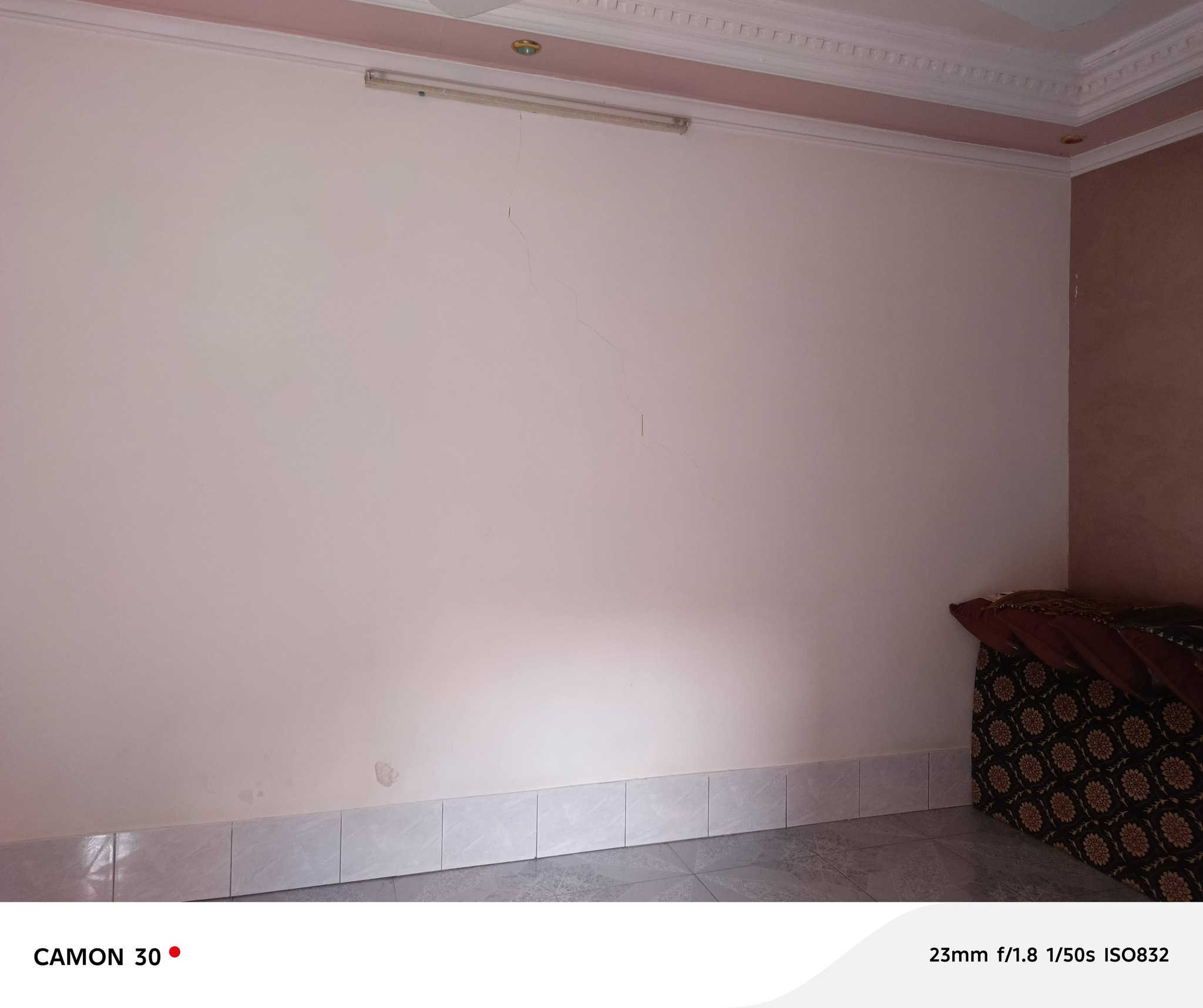 سلام عليكم البيت البيع مكانه في حي جولان قرب جامع ابو ايوب انصاري مساحه 140 بيت جديد 50 وبي مجال ***********سفسار على رقم
