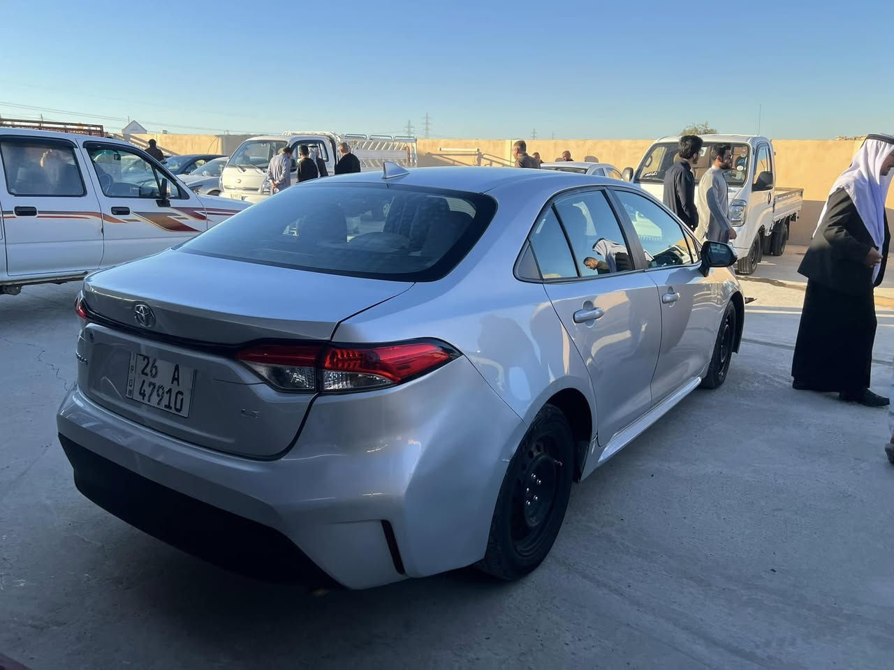 سلام عليكم 
كورلا للبيع 
موديل 2023
ضرر اربع قطع 
كير ومحرك شرط 
تواير وصدر جدد
السعر 135 وبيها مجال للطيبين 
الرقم ***********
