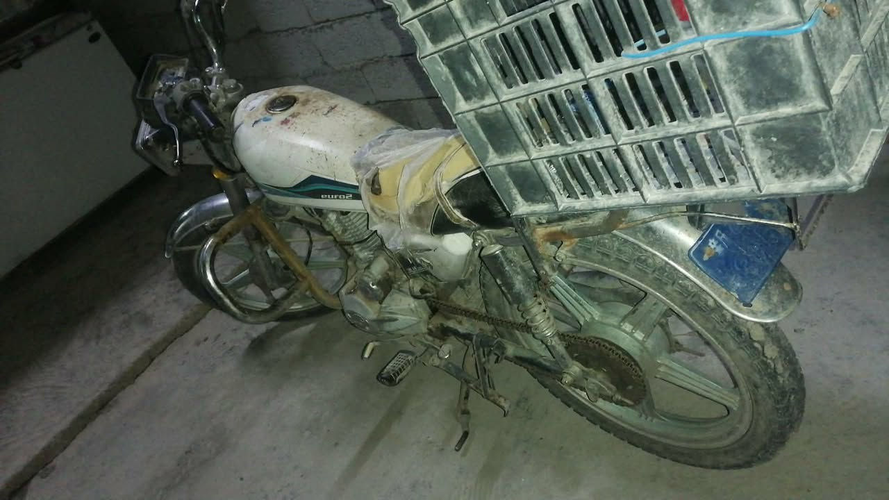 سلام عليكم 
دراجه للبيع نوع جني لايت جديد يحتاج بطاريه + دشبول + تانكي + كشن  فقط يعني بس خلي 50 الف عليه يرجع بلاد السعر بلاش اتصل ع ***********او*********** المو شراي لا يتصل
