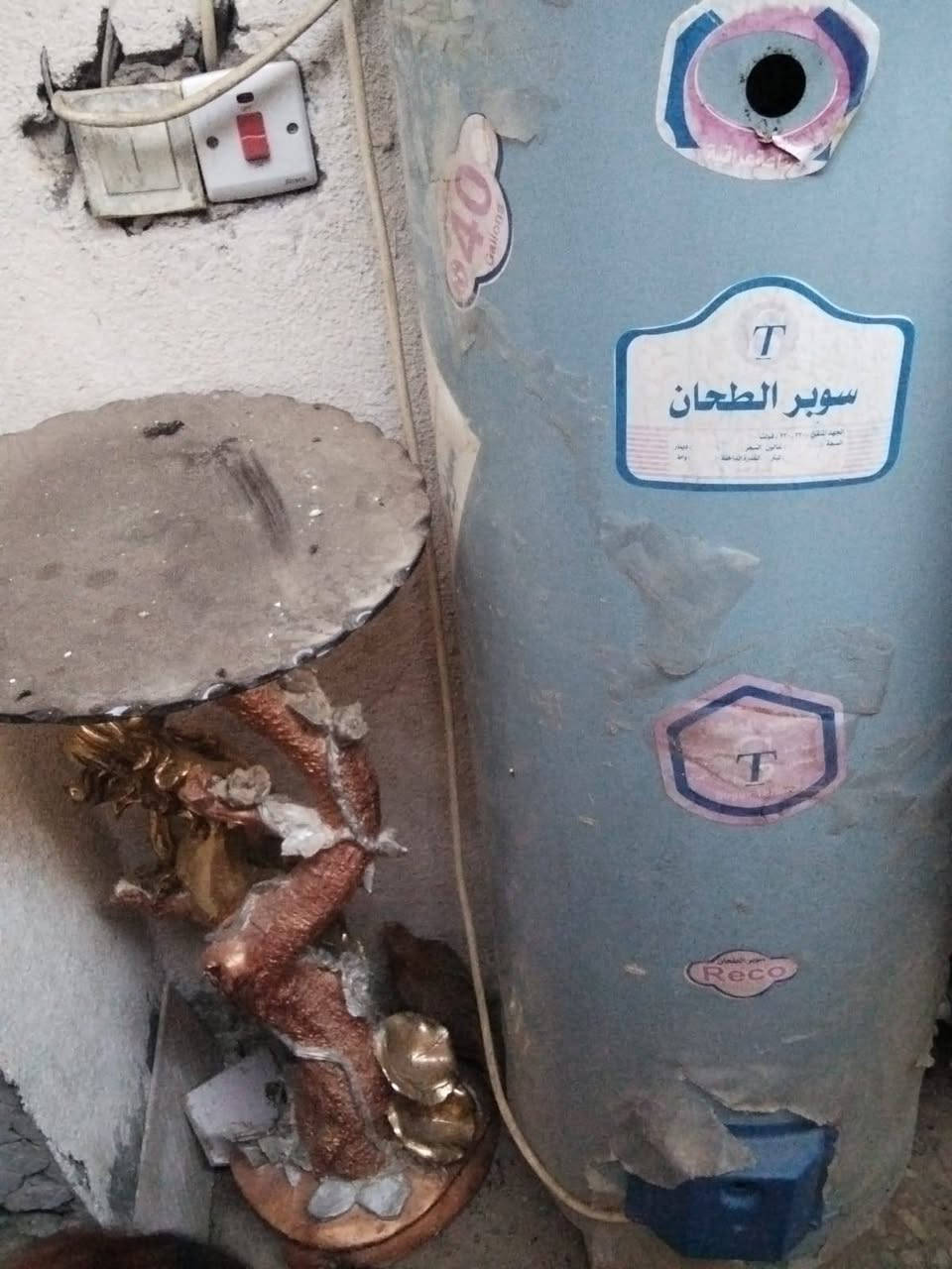 غراض للبيع استخدام قليل شبه الجديد الگيزر حتى الايلون بي وكل ومن سعرة
***********
