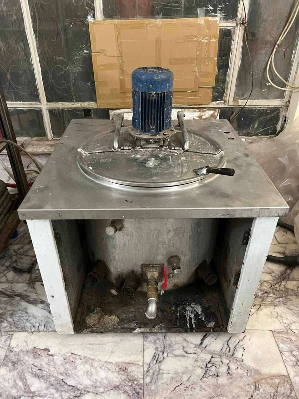 السلام عليكم
مكائن ايسكريم للبيع
دي اس سالم صبري حجم 6 ثري فيز
خباطة عراقية ثري فيز
شلال وبي بور اربع حصان 
‏‪***********‬‏
