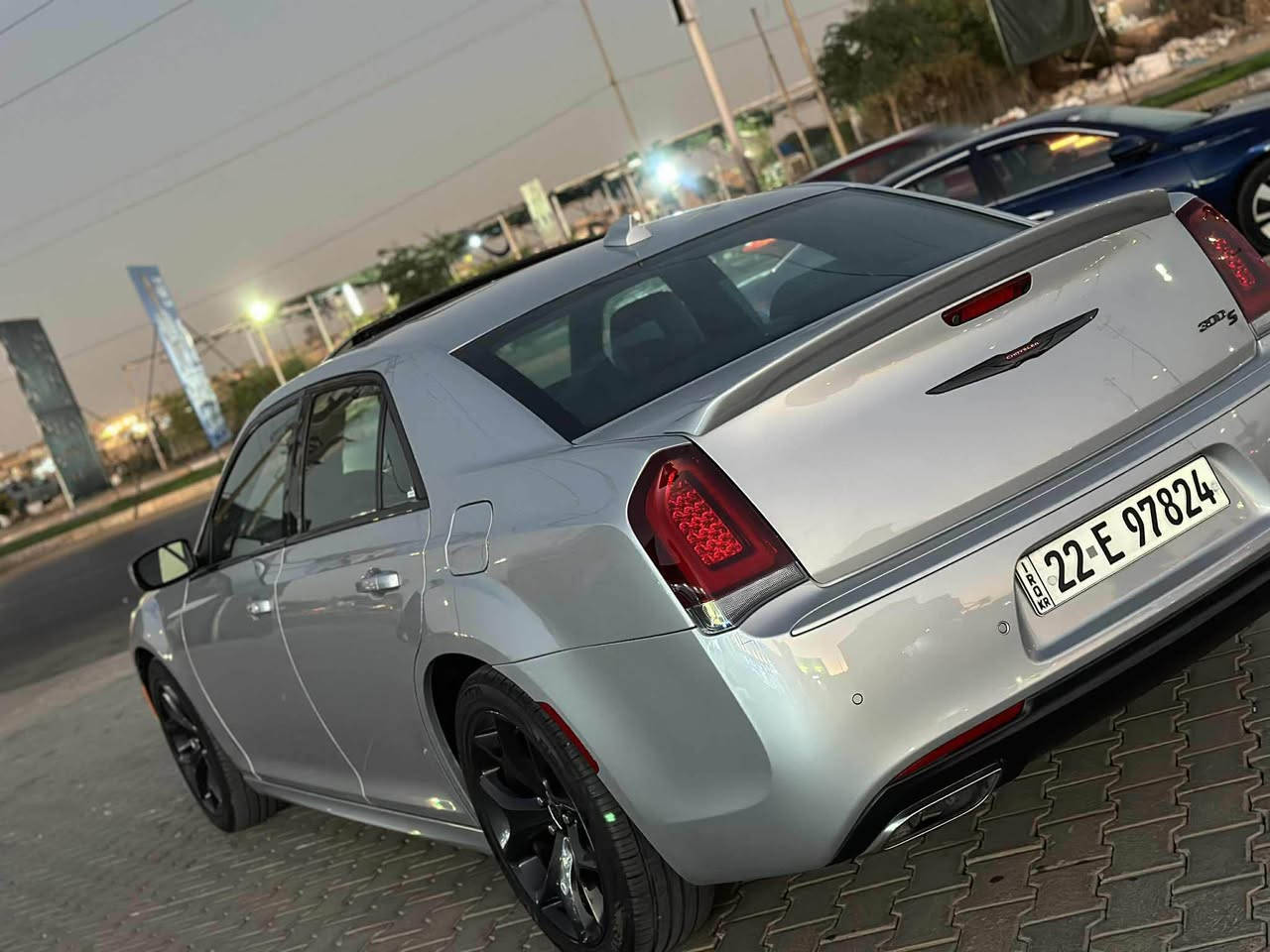 اوباما 2022  S
السيارة كلين تايتل وحلوة ونظيفة 
سيارة مابيها اي نقص كله بكفالة
المواصفات 
حساسات امامي وخلفي 
بانوراما 
دبل لحية بجم عريض 
رادار جانبي 
داخل جلد 
مقاعد تدفئة امامي و خلفي 
شفتات ستيرن 
دخول ذكي بصمة دبل بصمة 
باقي مواصفات معروفة لل S 
سعر السيارة 325 بي مجال للطيبين 
للتواصل ***********
مكان سيارة كركوك أربيل, العراق
