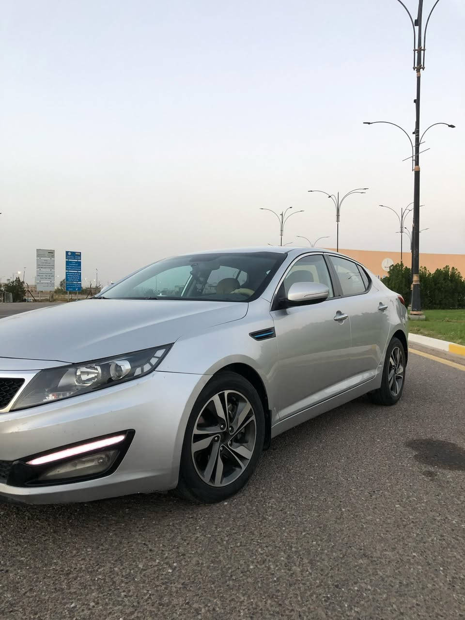 كيا اوبتما خليجي موديل ٢٠١٣ 
سياره باسمي مكينه ٢٠٠٠ دوش 
سياره حداديه تخم تاير  تبريد سياره جاهزه مابيها نقص برغي جديده بيها بارده بعلامه الصندوق لخلفي 
مابيها اي تبديل ولا صبغ ولا اي شي 
السعر ١٣٢ ورقه 
مكان البصره حي بغداد خلف سجن حمدان 
للاستفسار ***********
