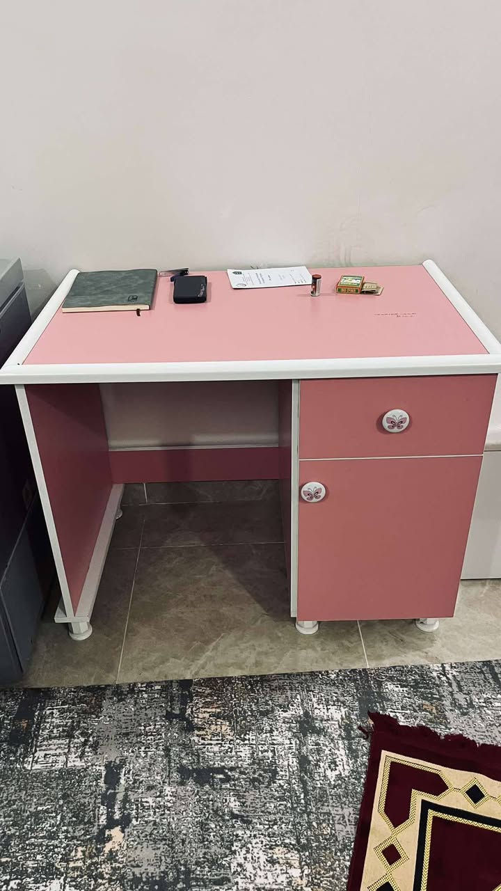 غرفه بناتي اخشاب سعر ٥٠٠ دولار ثانيه ملحق  خشب اصلي جديده سعر ٥٠٠ دولار مكان دهوك  ***********وهذا رقمي
