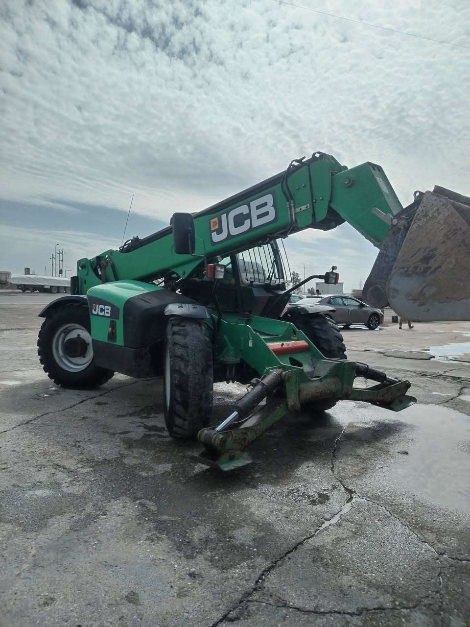 رافعه ٢٠٠٧ للبيع رقم سليمانيه جاهزه قطره نقص مابيها كله ع بلاد شرط تبريد ثلج جاهزه من كل نواحي ، مكان كركوك خابر ***********
