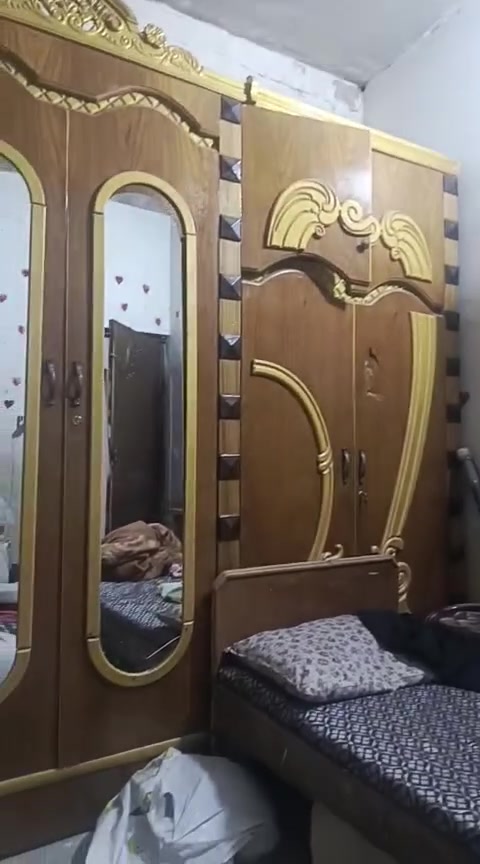 دغرفه تسكام نضيفه بيع مستعجل بسبب البناء 500 التصوير ضالمها تجي واشوف التواصل واتساب ***********
