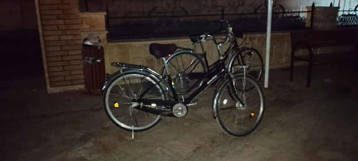 السلام عليكم بايسكل للبيع حجم26 لون اسود كير داخلي شغال حساس شغال كلشي ما عايزو 
السعر 90وبي مجال تواير وچوابه جدد 
 هذا رقمي*********** مكاني شركاط القصبة وحياكم
