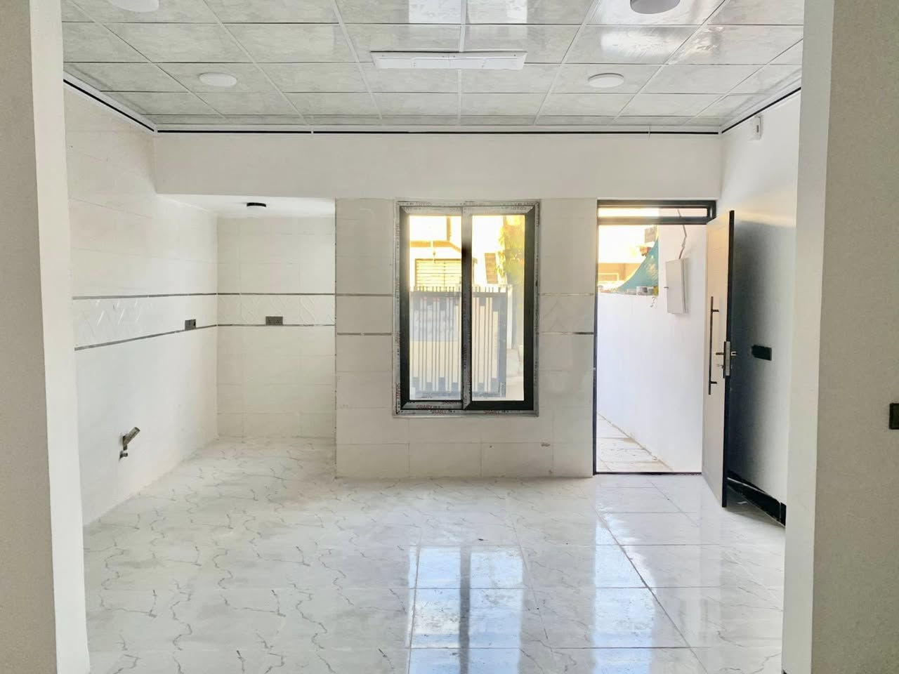 دار ((زيرو)) للبيع/كركوك/رحيم اوة/طريق سونه كولي

المساحة: 100 متر 

يحتوي على: 
(2 غرف نوم+هول+مطبخ+كراج سيارة+صحيات)

البيت فول مواصفات+فول سيراميك+سقف ثانوي

والسعر مناسب جداً: 40 مليون فقط 

لمعرفة السعر والاستفسار الاتصال على الارقام الاتيه:
(***********) اسيا 
‏(***********‏) كورك 
او مراسلتنا على بريد الصفحة

ملاحظة: يمكنكم ارسال الأراضي والبيوت
للأعلان عنها عبر صفحتنا بدون مقابل 
يرجى ارسال:
عنوان المُلك كامل 
بعض الصور للمُلك
سعر المُلك 
عبر الواتساب الخاص بالصفحة (***********)

لزيارة مكتبنا على العنوان الاتي: 
كركوك/سرچنار/فلكة سرچنار
