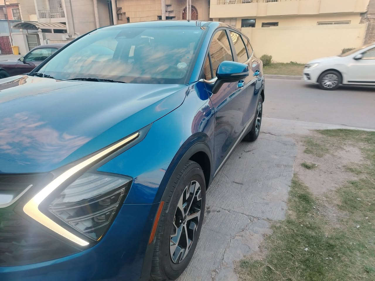 كيا سبورتج 2025 وارد امريكي لون مميز
مواصفات :-
سيارة نص فول حجم سياره لارج
كشنات جلد تدفئة
كرسي كهرباء
 لدات ترحيب
هاند بريك بصمه
 محرك 2500 حادث بنيد من فوك تبديل بنيد وشباك وبارد جاملغ يسرا جهة سايق بسيط اريرباك دركه فقط وراجع سستم كامل 
السيارة ماشية7500 ميل اي مايقارب 12 الف كيلو فقط
 كفاله عامه من لغد وشواصي ودواخل سعر 22 الف وبيها مجال بسيط
مكاني حي الخضراء الاتصال على الرقم ***********
