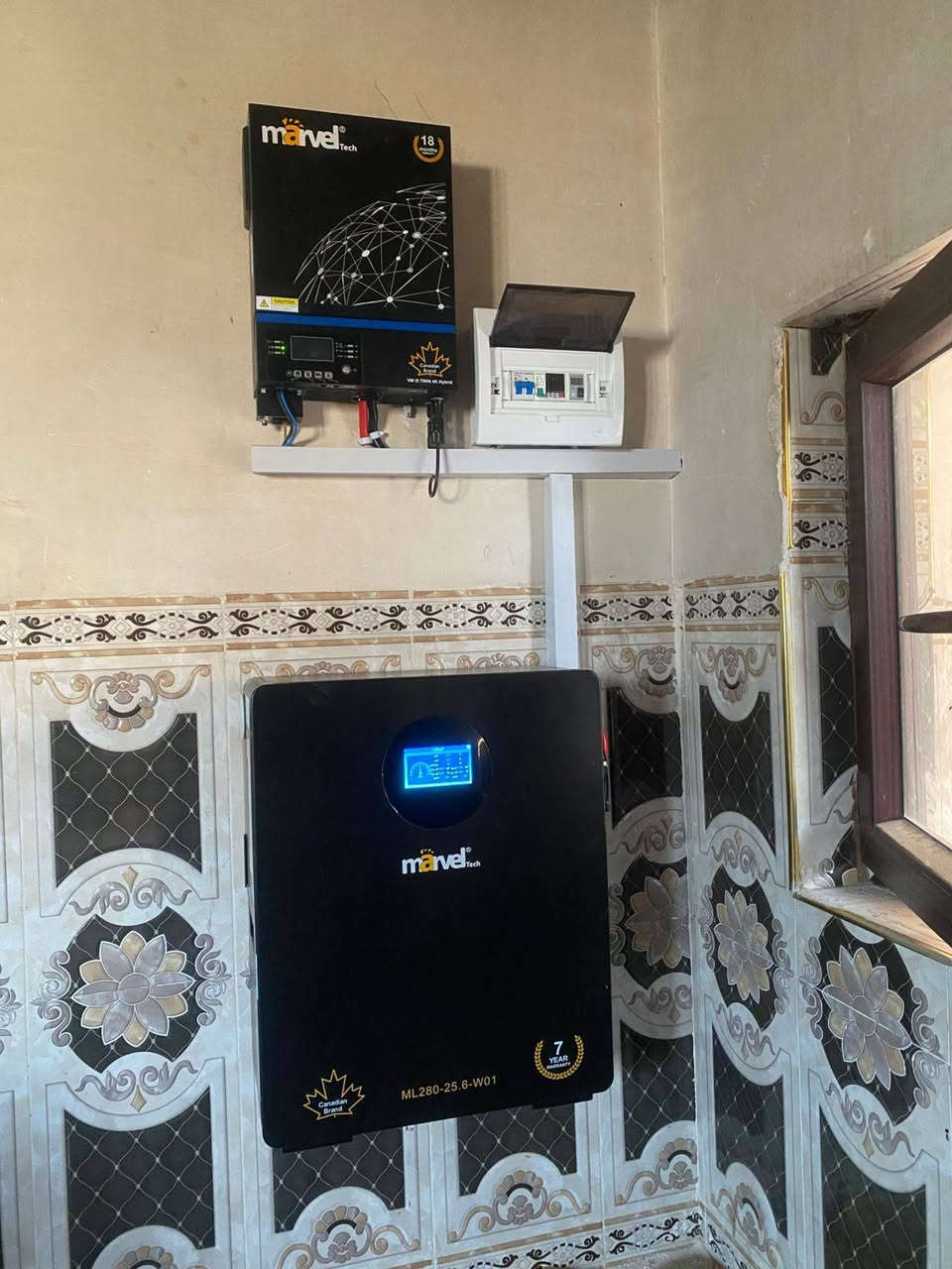 ☀️ شركة النور الهندسية للطاقة الشمسية ☀️
التميز في الأداء.. الرقي في التصميم 
(كركوك قريةساريتبة) 

إذا كنت تبحث عن الجودة، الكفاءة، والجمال، فنحن خيارك الأول. تم تجهيز المنزل بمنظومة ذكية توفر:

⚡ 12 أمبير نهاراً

🔋 6.5 أمبير ليلاً

🔄 تناوب ذكي تلقائي مع الكهرباء الوطنية.

🛠️ المواصفات الفنية (مكونات عالمية)
الجزء التفاصيل والمميزات
الإنفيرتر Marvel ذكي (4KW) -  (ضمان سنة).
الألواح  16 بازبار لأعلى امتصاص. العدد 6  نوع لونجي 
البطارية ليثيوم Marvel 7.2KW) - عمر 8000 دورة، ضمان 7 سنوات، شاشة ذكية.
الهياكل حديدية ثقيلة مقاومة للصدأ ومصممة للظروف الجوية الصعبة.
التوصيلات كابلات DC أصلية (4 ملم) مع وصلات MC4 المخصصة.
🎁 عروض خاصة بمناسبة افتتاح موقعنا الجديد!
🛡️ ثقة | أمان | استفادة ⚡

📍 العنوان: الحويجة - قرب الدفاع المدني. 👷‍♂️ بإدارة: المهندس علي حسين.

📞 للتواصل والاستفسار:

اتصال: [***********]

واتساب: [***********]
