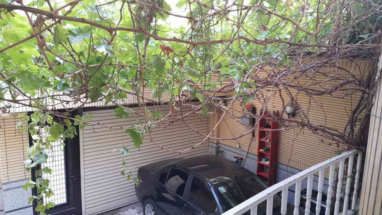 من ايران مدينة قم المقدسة للبيع او مراوس مع الدار في نجف
🏡 بيت للبيع - موقع مميز جداً
بيت للبيع في شارع الجمهورية، زقاق 36، فرع 4 📍
موقع راقي و قريب من كل الخدمات
✨ مواصفات البيت:
بيت بطابقين (كل طابق مستقل) – مناسب لعائلتين 👨‍👩‍👧‍👦
مجموعا  اربع غرف 
بيه حوش واسع + باب كهربائي 🚪
كراج (باركينگ) مسقوف 🚗
ينفع للسكن أو تحويله مدرسة / معهد / مؤسسة
📐 المساحة الارض : 154 متر
مساحة البناء:  284 متر
📄 سند طابو 6 دانگ (ملكية تامة)
⚡ الخدمات:
عدادين كهرباء
عدادين مي
غاز مفصول
🧱 البيت نظيف و مرتب، وتصميمه حلو
مناسب للسكن المباشر أو للتجديد والتطوير
💰 السعر: ( 220 میلیون دینار عراقی)
📞 للاستفسار والتواصل خاص :
***********   فقط عل واتس اب 
***********
00989024024222
