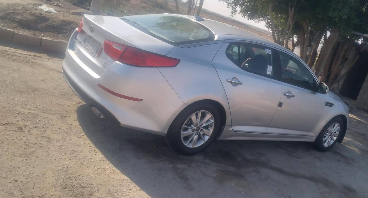 اوبتيما وارد كندي 2015 مكينه دوش مكفوله ضربه وصبغ جاهزه السياره بصره تحويل لسعر 120 اي ستفسار تصل على الرقم مكلف   بالنشر ***********
