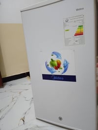 ثلاجة • نظيفة • للبيع