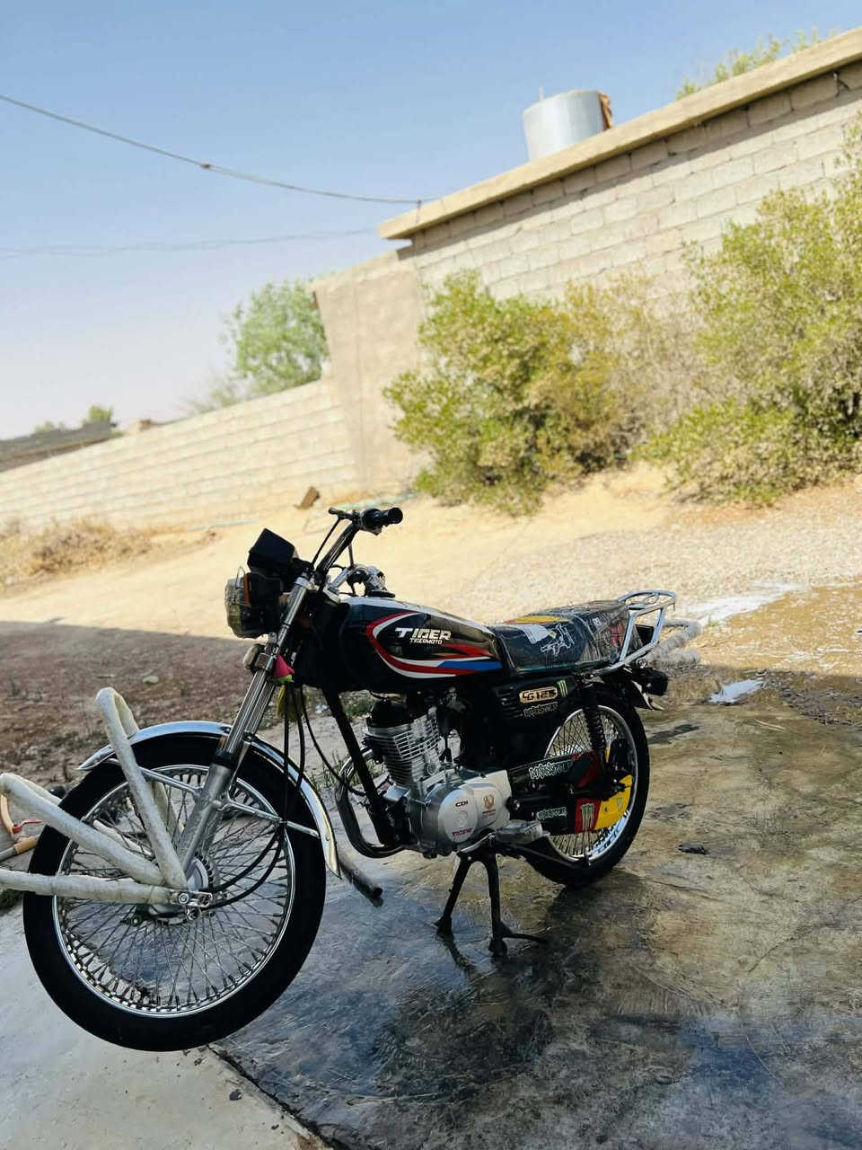 السلام عليكم 
موطور تايكر 
موديل 2022
كهربائيات كله شغاله 
مرتب 
كامل ما تصرف علي ولا ربع 
محرك ما مفتوح شرط 
السعر 450وبي مجال 
هـــ ‏‪***********‬‏
مكاني شميط
