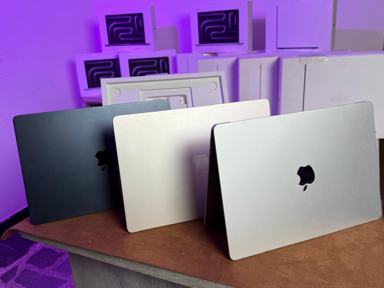 J0 الاسم

شاشة كبيرة + بطارية ممتازة + ضمان 

•⁠  ⁠MacBook Air 15-inch (2023)

•⁠  ⁠Apple M2

•⁠  ⁠RAM: 8GB

•⁠  ⁠SSD: 512GB

•⁠  ⁠البطارية: 100%

•⁠  ⁠عدد الدورات:20 فقط

•⁠  ⁠الضمان حتى July 16 2026

•⁠  ⁠السعر: 1،300،000 دينار

• كيبورد عربي - انكليزي 

• اللون : رصاصي / نيلي / ذهبي

• تتوفر ٣ قطع فقط

• المحتويات: كارتونة - شاحنة - كيبل

‎جهاز وكالة ماستر العراق.


**إذا كنت صاحب هذا الإعلان وتريد حذفه لأي سبب، رجاءا أرسل رسالة إلى الدعم الفني**