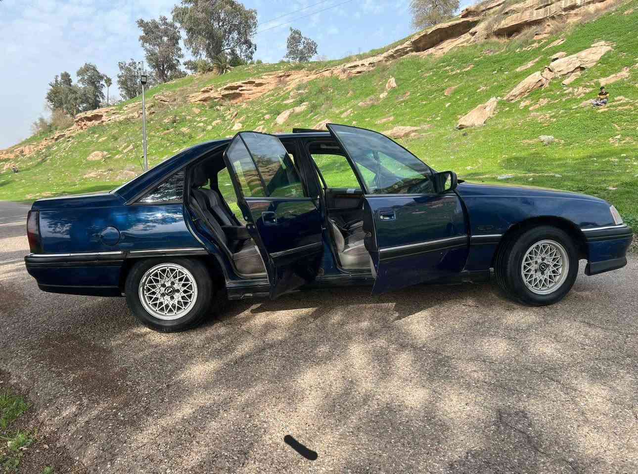 اوبل اوميكا موديل 1993 فول مواصفات
محرك 20 كير اوتماتيك 
رقم كركوك دولي بسمي ل 2029   
دفتر بانزين بيه 
كير ومحرك بشرط 
صدر  واكسل بشرط 
بدون ضرر   كل جسمه عل بلاد  حتى هلالت بلاد 
بونيد وصندوك  صبغ فقط رش بدون ضربه  وباقي كله بلاد صبغه بلاد 
 اربع جوم كهرباء 
اي بي اس 
تبريد بلادي بس ما يشتغل 
سلايت كهرباء 
سعر 43$ بيه مجال بسيط
اي استفسار خابر 
*********** ديبيس, كركوك
