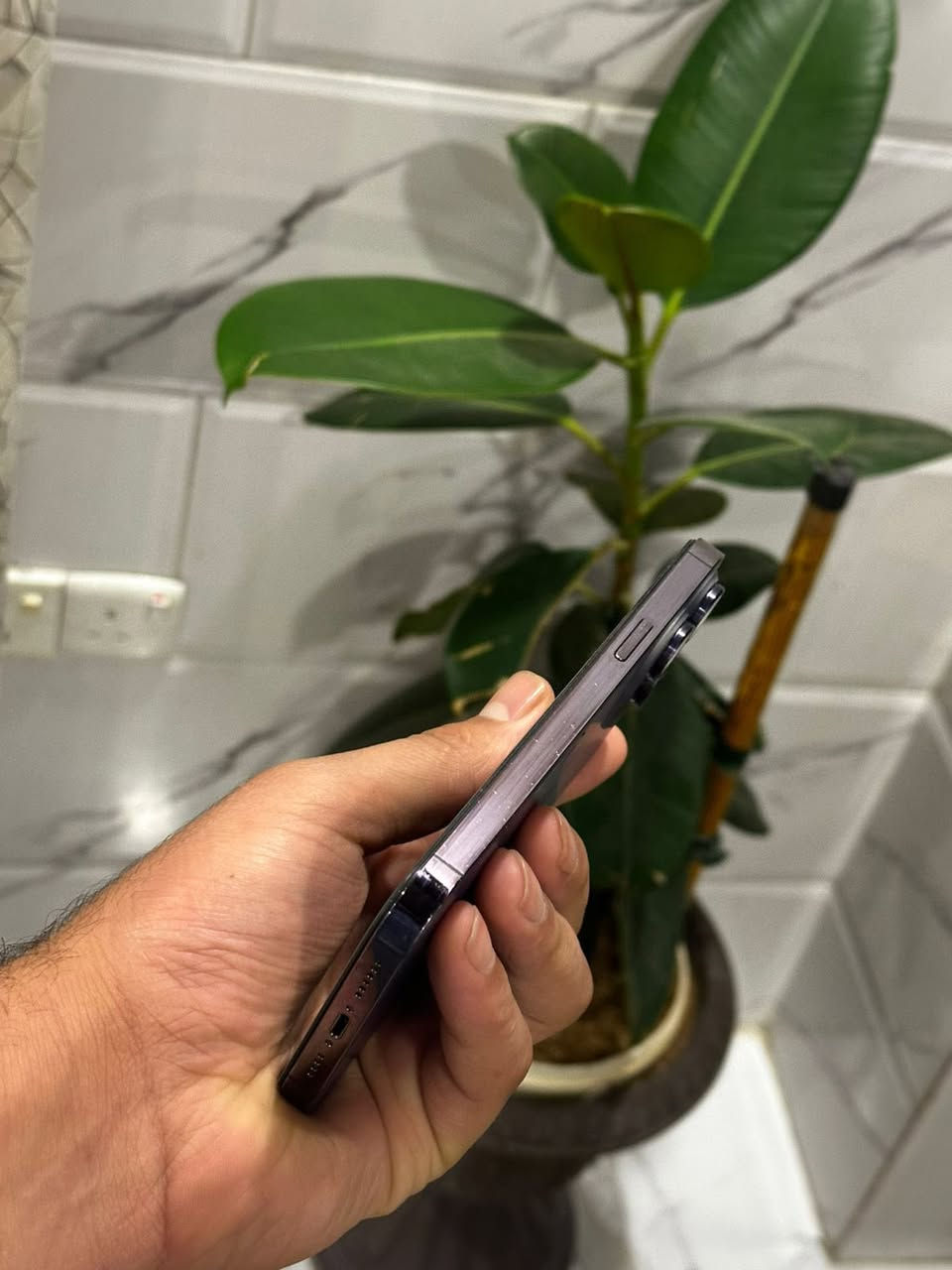 iPhone 14 pro max 
ذاكره 256 
بطاريه85 
دبل سيمكرت 
نموذج m
امريكي
جهاز مبدل شاشه فقط 
فيس ايدي شغال 
شاشه 3 خيارات 
مابي اي خلل كله شغال 
سعره 495 الف 
***********
