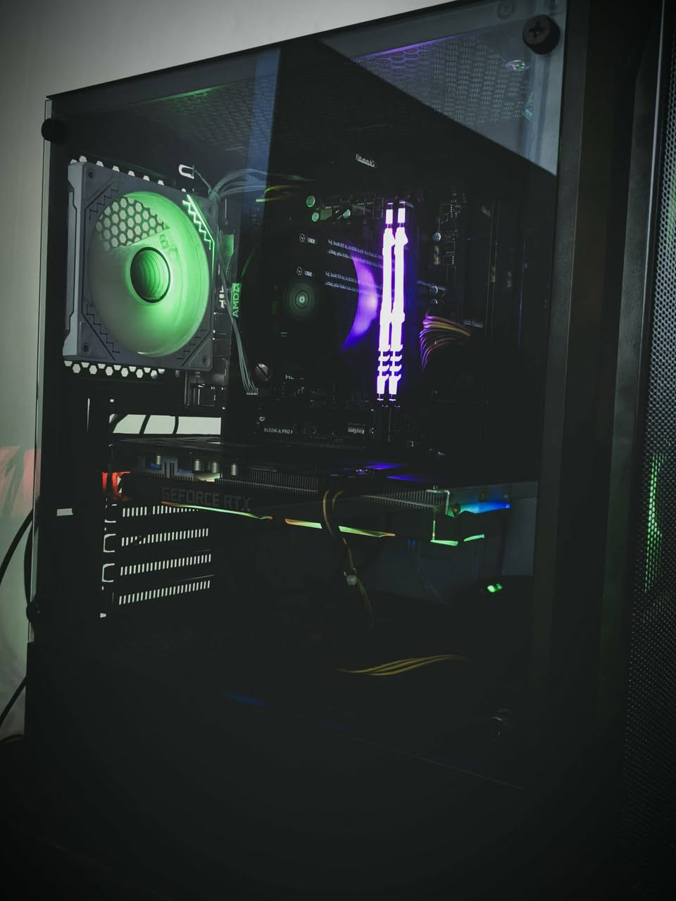 المواصفات 
CPU Ryzen 5 4600G
GPU RTX 2060 SUPER 3 FAN RGB GALAX 8GB
RAM 16GB 3200Mz RGB
M.2 256GB + SSD 1TB 
M.B B450 A PRO MAX II 
PSU Thermaltake 650W
Monitor Patriot 27'' 240Hz 0.5ms  Full HD 
Keyboard Mechanical RGB 
Mouse السعر ٨٠٠ الف
يوجد توصيل لكافة محافظات العراق جميع كارتونات القطع موجودة . المكان بابل المسيب . ***********
