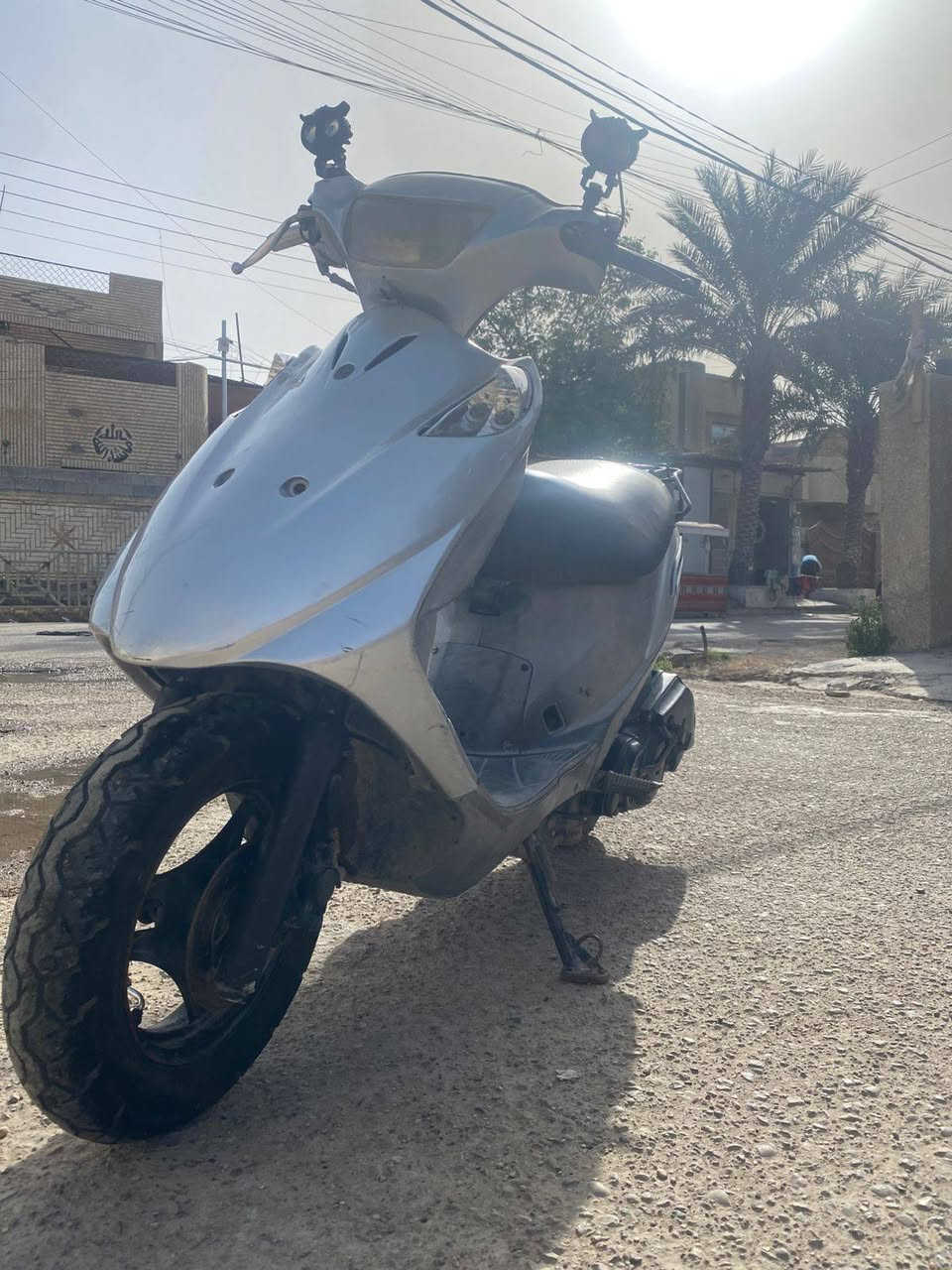 السلام عليكم دراجه ادرس نضيفه 80‎%‎ مكينه بلادي . سلف وهندر كامله على اخر حبه السعر 300 وبيها مجال . ***********
