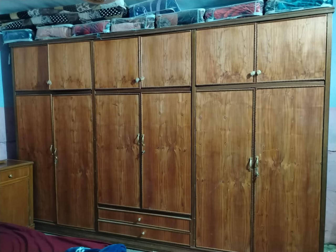 سلام عليكم غرفه نوم للبيع ب٦٥٠ وبيها مجال بسيط مكاني نجف حي العسكري اليريده يتصل ***********
