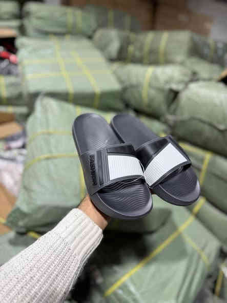 تصفيت محل 🩴🩴   بقن ٨٨ قطعه سلبير نوعيه جيده  كل قياسات  من ٤٠ لحد ٤٥  ولوان متوفره 

عنوان بغداد الحريه  سعر    ١٦٠ الف مع توصيل  بدون توصيل ١٥٥ الف  شراي يجي خاص  تطلع عليك القطعه اقل الفين دينار 🩴🩴   وتساب فقط ***********
