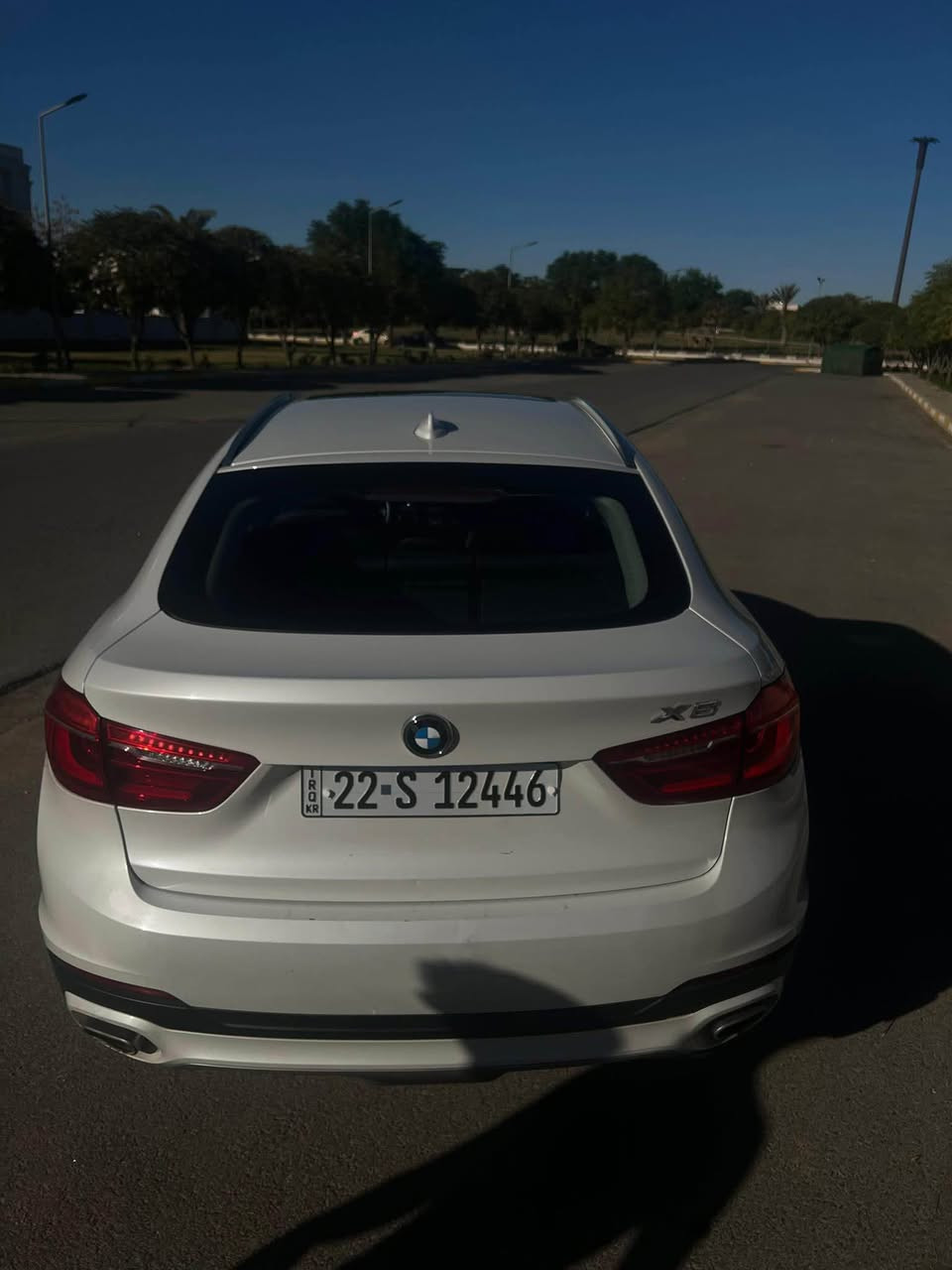 للبيع:  ابيض BMW X6 30d xDrive 2019 – 25,000$ (قابل للتفاوض)

السيارة نظيفة جداً. ماشية 212.000 كم قابله للزيادة تم تبديل المحرك N57 جديد  ماشي تقريباً 20 الف كيلومتر وصيانة كل ملحقات المحرك من نوزلات وتوربو وبراد وفلاتر وزنجيل كلها جديدة شديتها على ايدي يعني مكينة كامله جديدة صفر  . تفويلة الكاز تمشيك فوك ال 1100 كيلو يعني حالها حال الهايبرد.السيارة وحش كبير الحجم وجاهزة للانطلاق على طول 🏁
گير و مكينه كفاله عامه ✅

السيارة تم الاعتناء بها دائمًا بشكل ممتاز، نستخدم فقط ديزل بريميوم، وتم تغيير أفضل نوع زيت كل 5,000 كم،

⚡ الأداء والمواصفات:
 • القوة: 258 حصان
 • العزم: 560 نيوتن متر
 • التسارع: 0-100 كم/س في ~6.5 ثانية 🚀
 • نظام الدفع: xDrive رباعي الدفع

🎵 الفخامة والمميزات:
 • سبيكر سستم بريميم + Harman Kardon 🎵
 • فتحة سقف 🌞
 • مقاعد مدفأة وكهربائية 🔥
 • عجلة قيادة كهربائية
 • صندوق خلفي كهربائي
 • داخلية فاخرة Full Options مع گير ٨ نمر أوتوماتيك المعروف من بي إم
 • والقائمة تطول مع العديد من المميزات الفاخرة الأخرى ✨

السيارة ممتازة للمسافات الطويلة واليومية، مزيج مثالي بين القوة، الراحة، والاعتمادية.
الصبغ مكانين فقط 
نصف جاملغ خلفي ايسر وجاملغ ايمن خلفي كامل فقط 
بدون ايرباك بدون دواخل والسونار موجود 
ابل كاربلي بلادي بالاضافه لاندرويد اوتو اشتريته ب 200$

المكان: أربيل وبغداد
للاستفسار أو للمزيد من المعلومات: اتصل أو راسل على هذا الرقم 
***********

السعر: 25.000$ (قابل للتفاوض) 💰 أربيل, العراق

