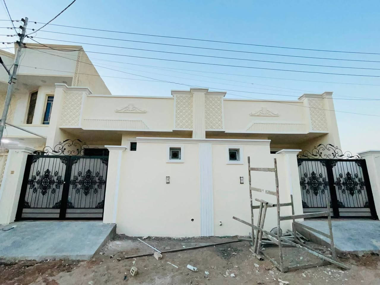 [[بسم الله الرحمن الرحيم]]
    🏡     🏘      🏚 فرصه مميزه

#يوجد_مشتملات2_للبيع

#العنوان  الفلوجة 
#المنطقة حي الشهداء // مقاطع٢٠ نافذات عل اربعين البرديني 
 
✅المساحة المشتمل الواحد  : 125م
⬆️ الوجة : 6 وربع م
🏞️النزال : 20م
 
#مكون_كل_مشتمل_من 

غرفة 1
استقبال 
صالة 
مناور 
مطبخ
صحيات 
الارضيه بورسلين
الجدران سيراميك 
ضلع منفصل
نظام كامرات

                       #بناء 🧱 : طابوك
      
       #شارع 🏞️⬆️⬆️ : 10م 

  #السعر_محدد_من_قبل_البائع 
        
    ⚖️⚖️   نوع الملك : طابو صرف تحويل مباشر 🏙 

            #السعر_الواحد💰77مجال بسيط 
      
         #للأتصال_او_واتساب 📞  ***********
         #للأتصال_كورك.   📞.      ***********#بسمي اني صاحب المشتملات 
@#
