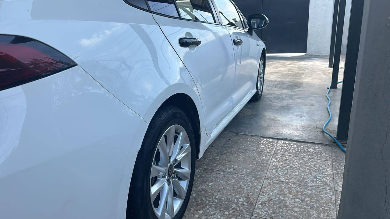 السلام عليكم 
كورلا هايبرد موديل 2025
 كامل مواصفات مكفوله
ماشيه 24
رقم بغداد الانكليزي 
***********
