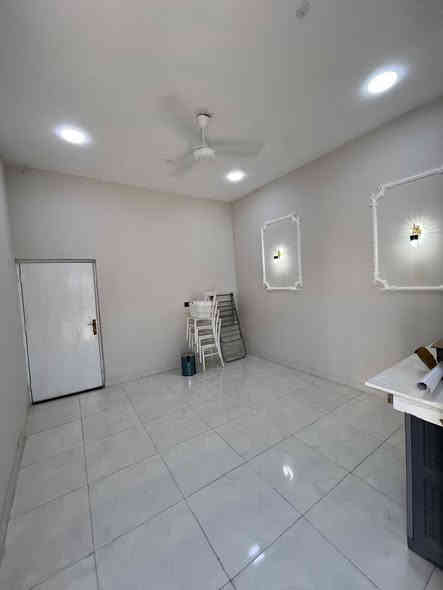 بيت 🏠 للبيع 
الموقع : شط العرب
4سايدات الجزيره 
 -شارع زين العابدين -مجمع عالم الرواد السكني  
مساحه البيت 150م
يحتوي البيت على غرفتين منام وصالة 
وديوانية ومطبخ وصحيات 
البيت كامل ما ناقصه اي شي 
سعر البيت75 وبي  مجال 
استفسار اكثر ***********
