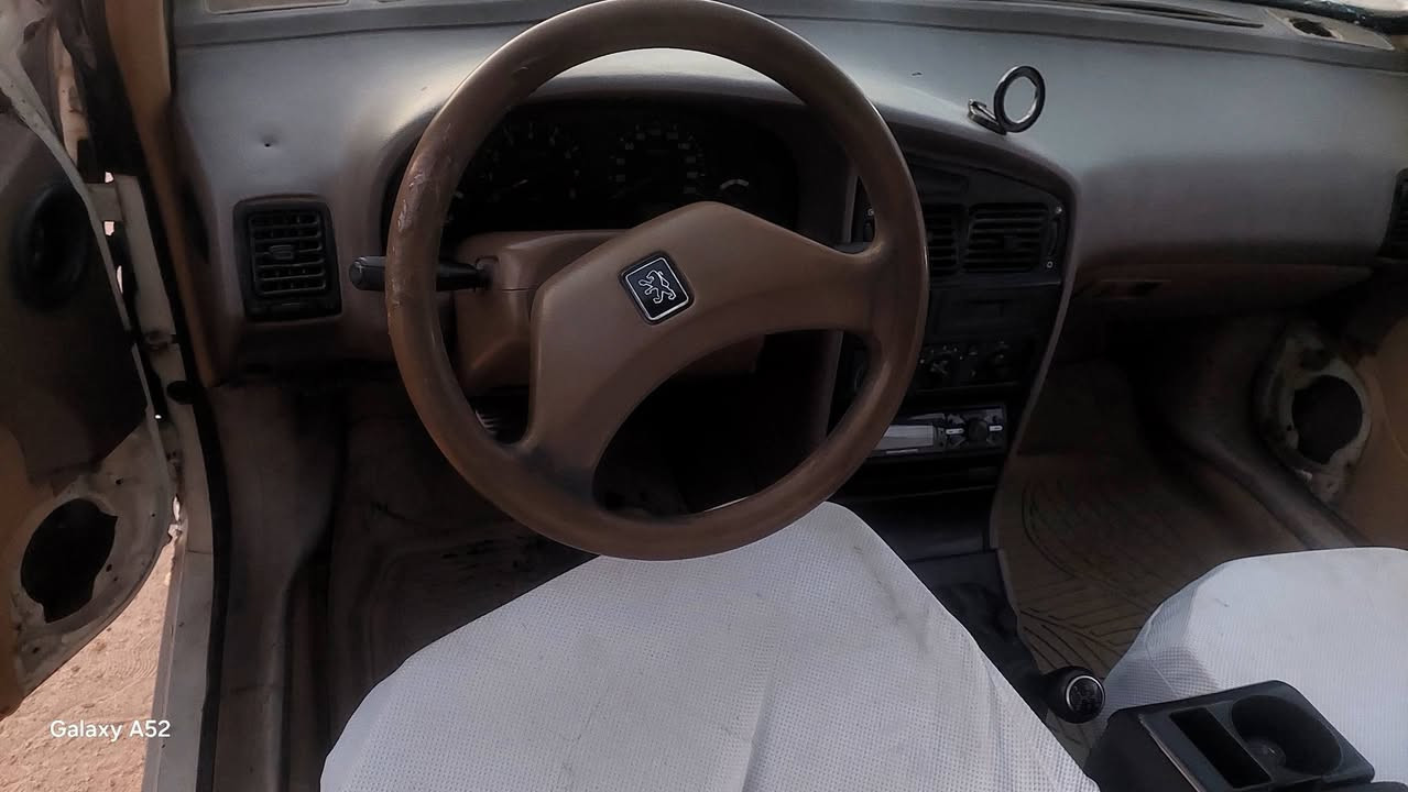 السلام عليكم للبيع بيجو ٤٠٥  موديل ٢٠١٠ رقم بغداد راعيها مااندله أبيع كوم حديد مكينه وكير وحداديه نضيفات جدآ السعر ١٧وبيها مجال للتواصل ***********موجوده بكربلاء
