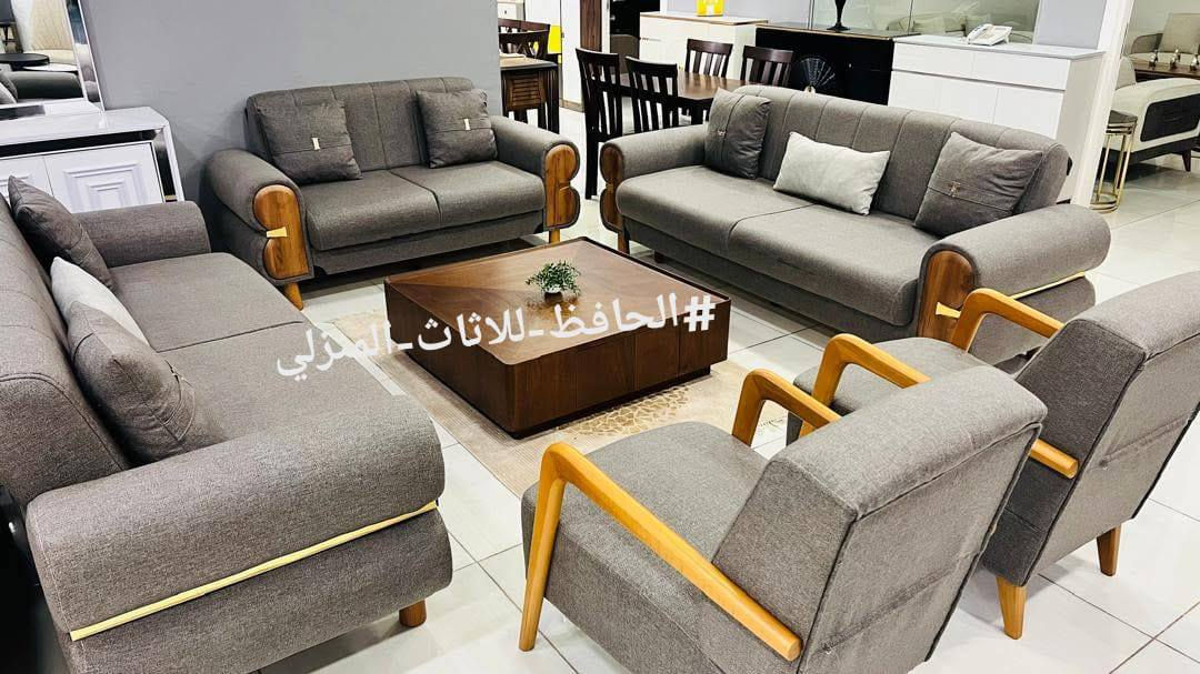 #تخفيضات صار السعر 550 الف بدال 750 الف
تخم تزكام 🌷 كله بلوك اسود خالي من الاندياف
❤️ كوشات ٨ وسيت طبلات ثلاثي هديه ❤️
 (٥قطع) قنفة ثلاثية كبيرة عدد 2 ، وقنفة ثنائيه واحدة ، وكراسي عدد 2 💕رجل اضافة بوسط القنفات
🔴 متوفر.#تجهيزللمعارض والبيجات
🔴كل انواع القماش موجود وكل الالوان متوفرة وعلى رغبتكم و ذوقكم
التوصيل متوفر ولكل مكان #بغداد  25 و #المحافظات القريبة  50 #البصره و #الشمال مناسبة 
#المواصفات/ الاسفنج مميز اول وطبقة ديباج بالمقعد والخشب جام روسي جديد شغل تزكام مابي كارتون واندايف  #ضمان_حقيقي_٣سنوات     
#الحجز  متوفر.  #واتساب    #مازنجر  
#الحافظ-للاثاث-المنزلي  ☎️ ***********
