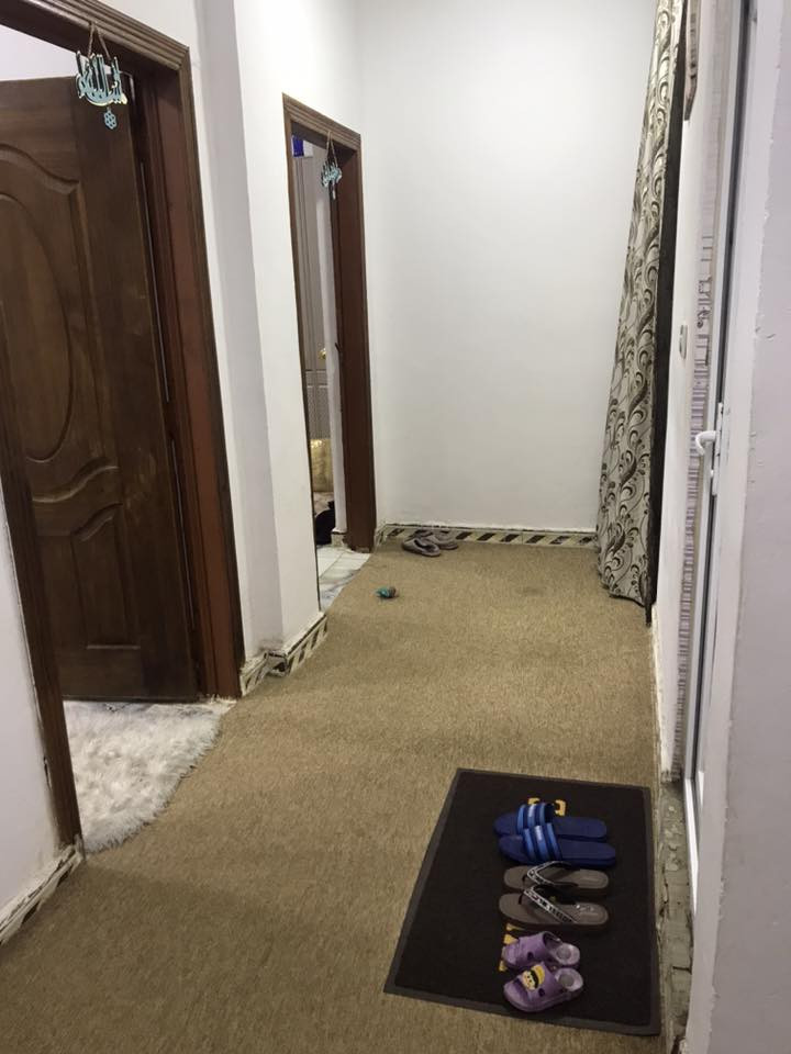 شقة للبيع في مجمع الجوادين سد قفلية
شقة نظيفة جدا تحتوي على 

3 غرف ومطبخ وحمامات 

السعر (14) مليون وبيه مجال

للأتصال والمراسله واتساب  ***********
