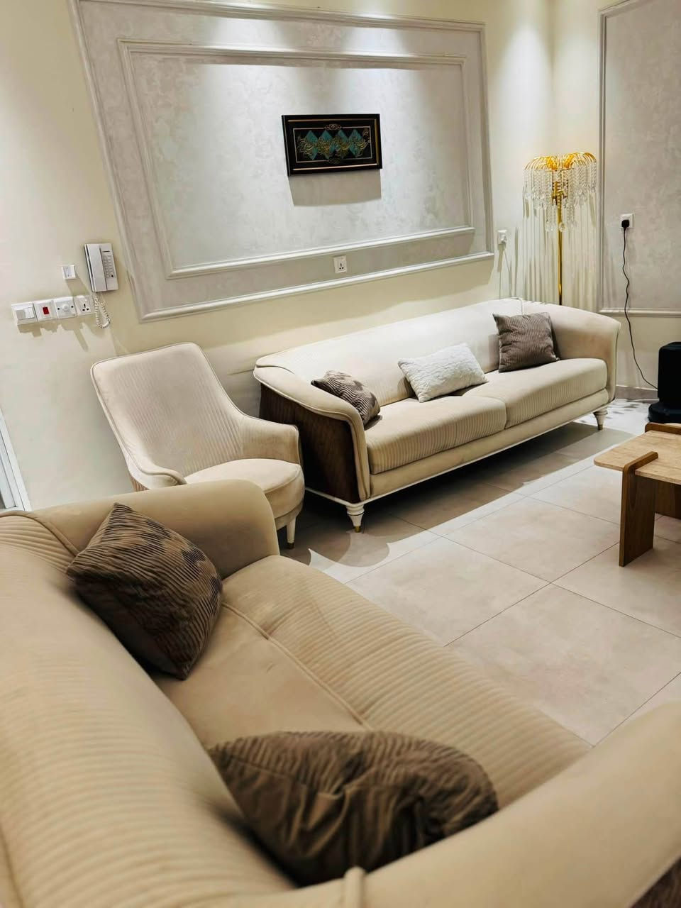للبيع تخم قنفات مستعمل

🛋️ تخم قنفات مكون من 10 مقاعد.
✨ الحالة العامة: نظيف ومحافظ عليه، والقماش بحالة جيدة 
⚠️ يوجد ضرر (كسر بسيط) في إحدى القنفات، موضح بكل شفافية، ولا يؤثر على الاستخدام، ويمكن إصلاحه لمن يرغب.

التخم مناسب للاستخدام المنزلي، وتصميمه أنيق ولونه بيج يتناسب مع مختلف الديكورات.

💰 السعر: 700 وبي مجال 

للاستفسار أو التواصل يرجى مراسلتي على الخاص


**إذا كنت صاحب هذا الإعلان وتريد حذفه لأي سبب، رجاءا أرسل رسالة إلى الدعم الفني**