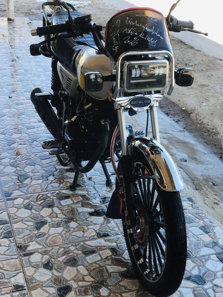 للبيع دراجة سيفان
موديل ٢٠٢٦
دراجة جديدة مكفولة
بصمة تشغيل 
محرك اسود 200cc
سعر ٨٧٥ وبيها مجال 
رقم الهاتف /***********
