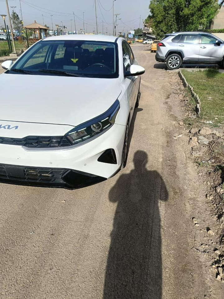 السلام عليكم
سيراتو 2024 السيارة مكفولة المحرك 2000 موصفات نص السيارة ماشية 9000الف تبريد قطعتين حساسات امامية خلفية الداخل اسود رقم بغداد انكليزي 
السعر 165 ورقة وبيه مجال 
العنوان بغداد الشعب 
رقم ***********
