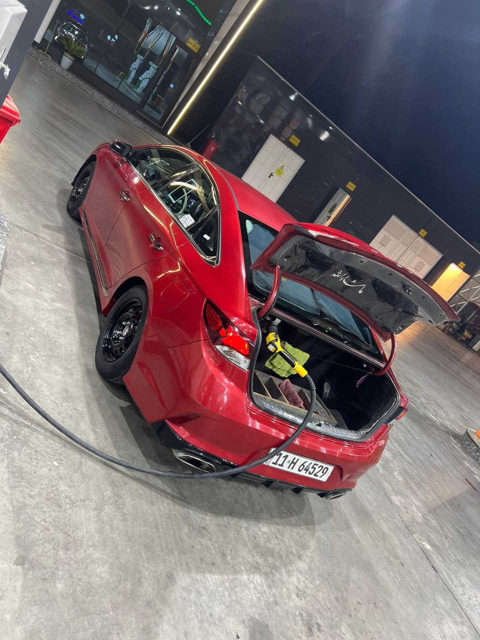 السلام عليكم  سوناتا موديل 18 وارد امريكي سبورت حادث سرقه جاملغ امامي ايمن و صبغ بيبان ثنين صفحه الصدر ( كلير ) عليها منضومه غاز 60 لتر مكينه وكير كفاله من فتح برغي  مدوشمه عام كاعيات و كشنات و صندوك عليها منضومه زنون عالي ناصي 
* موصفاتهه 
* فتحه
* بصمه 
* شاشه كبيره 
* كشنات تدفئه 
* كشنات كهربا
* رادار خلفي 
* مرايه  الوسطيه عاكسه للضوء
* فول تحكم ستيرن
* دبل كزوز 
* صندوك ذكي  
* نقص السياره صدر بي صوت 
للبيع السعر  130 وبيها مجال حك الجيه مكاني بغداد حي البنوك ***********  ابو شهم
